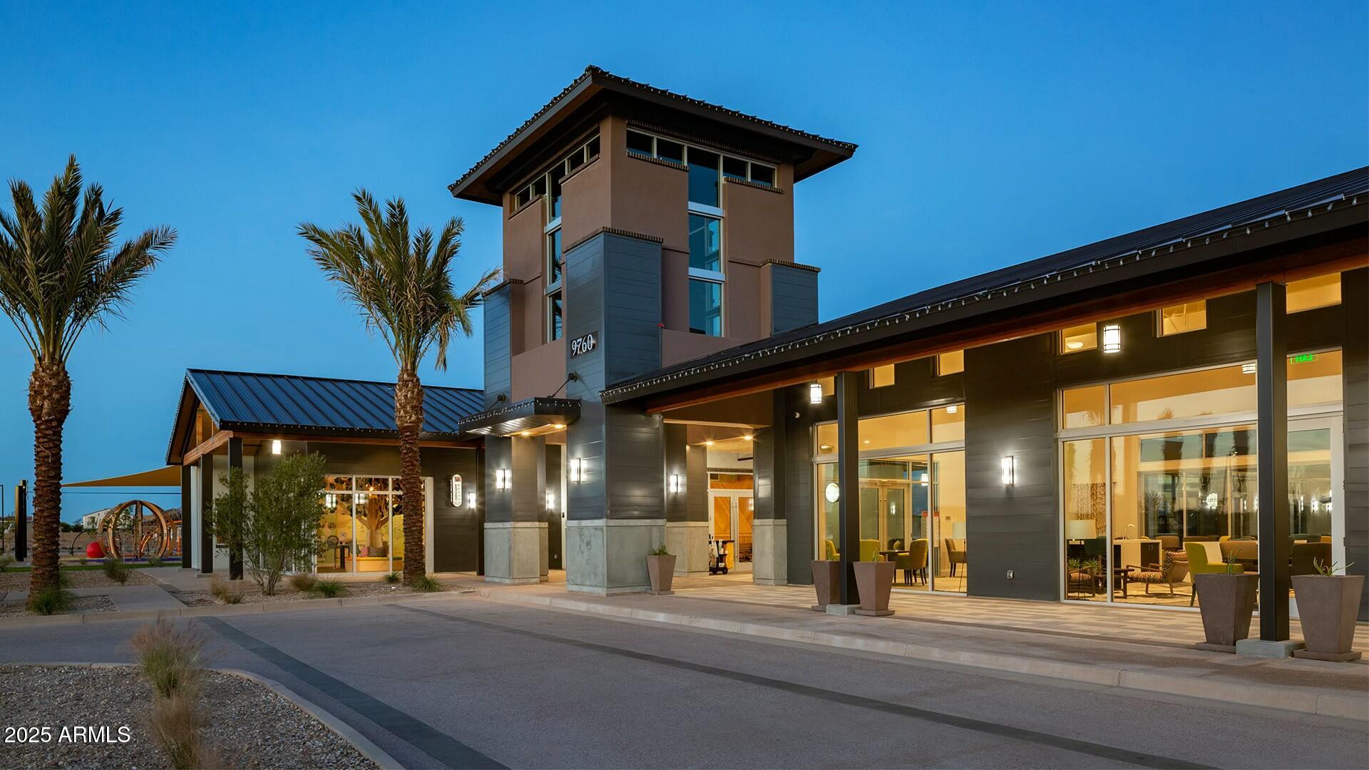 9746 E THORNBUSH Avenue