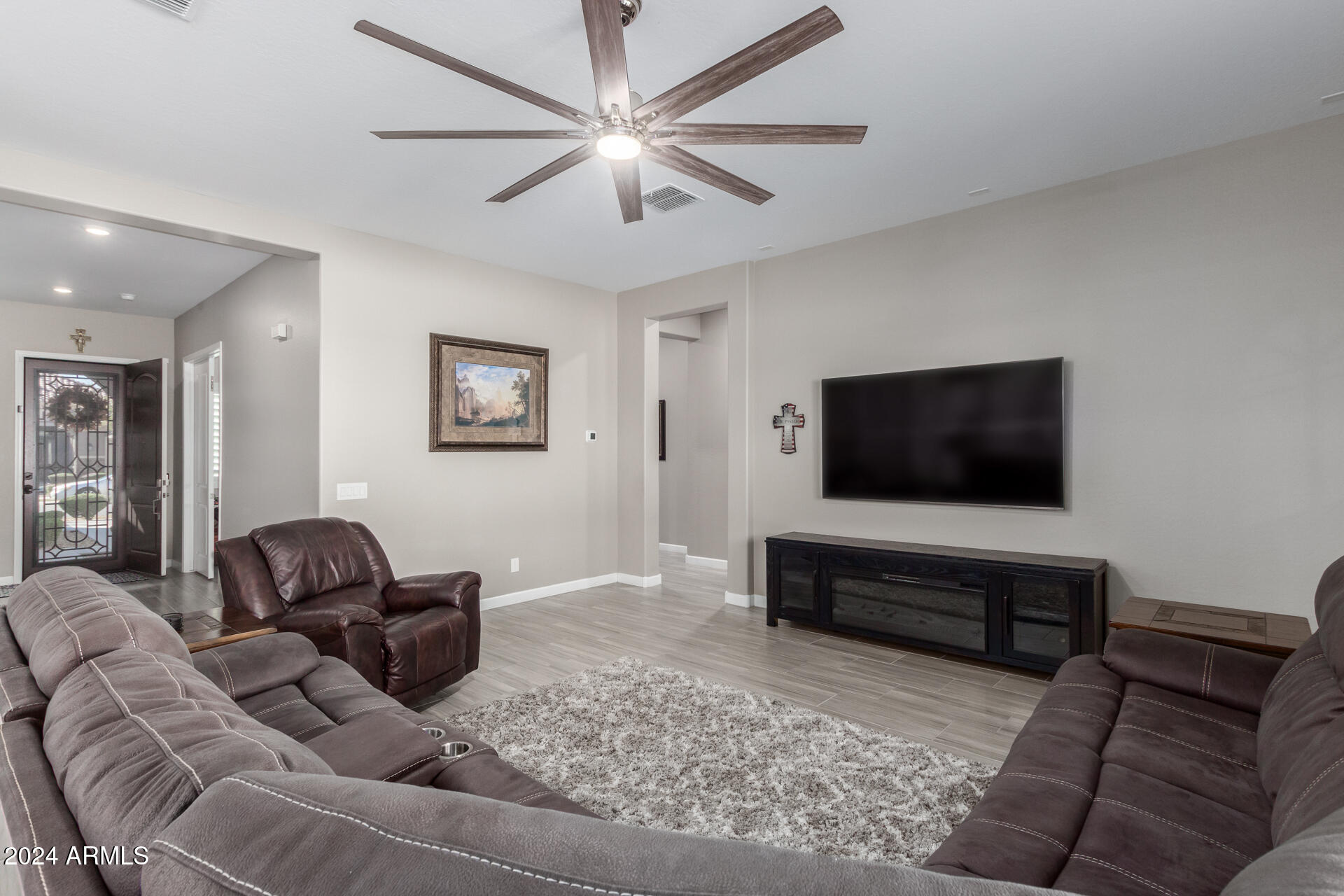 9746 E THORNBUSH Avenue