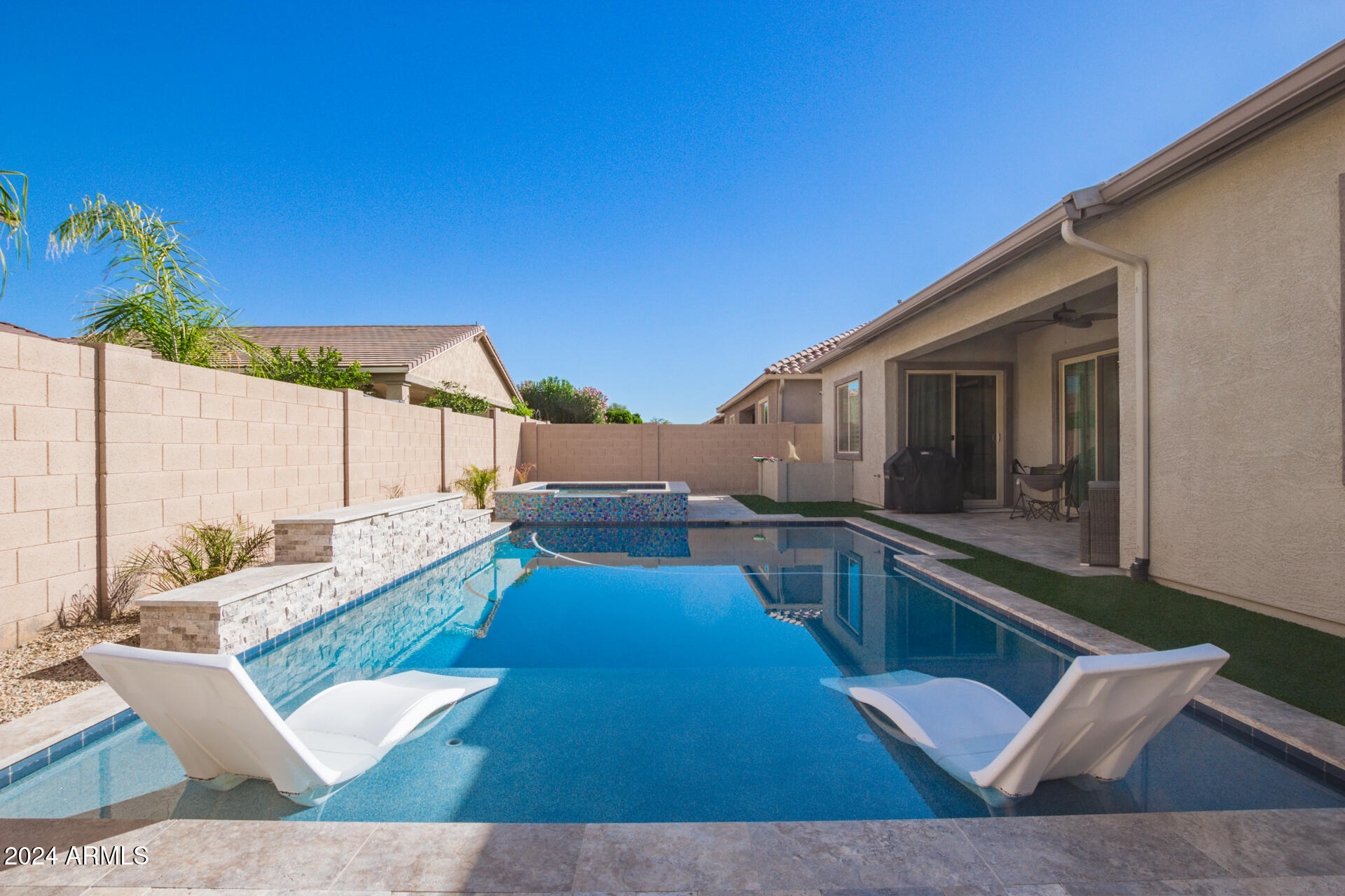 9746 E THORNBUSH Avenue