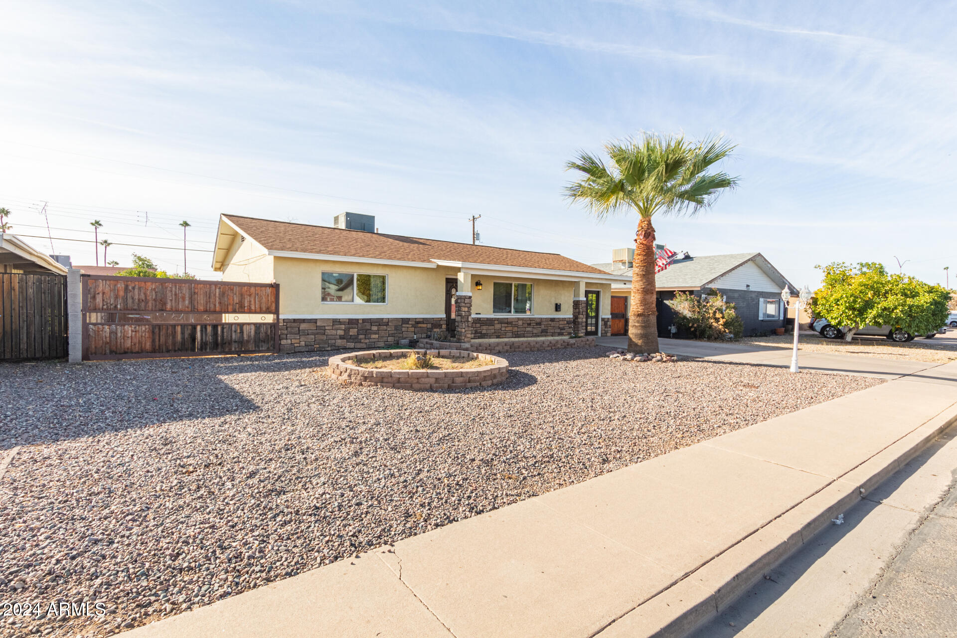 2037 E BRAMBLE Avenue