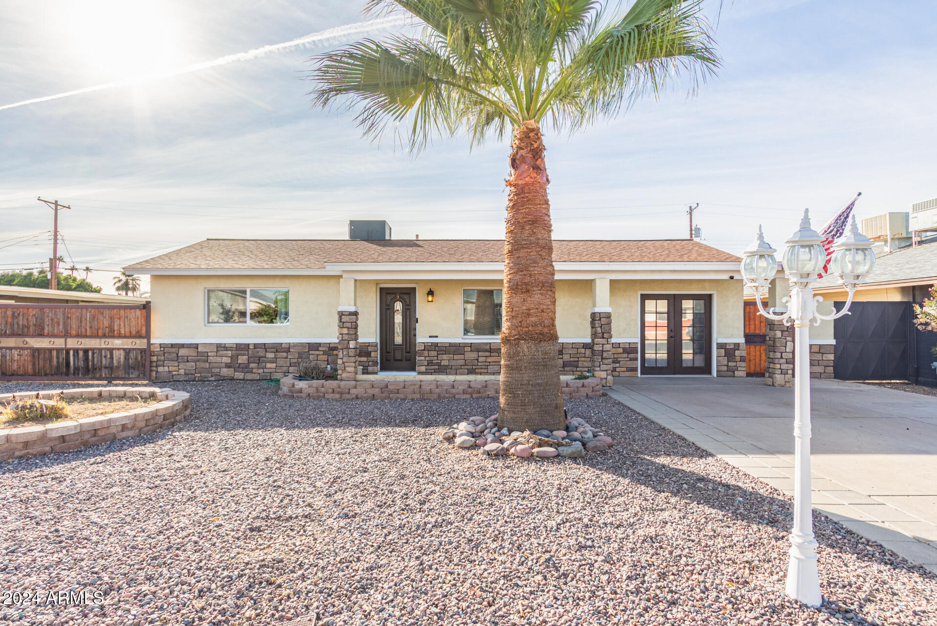 2037 E BRAMBLE Avenue