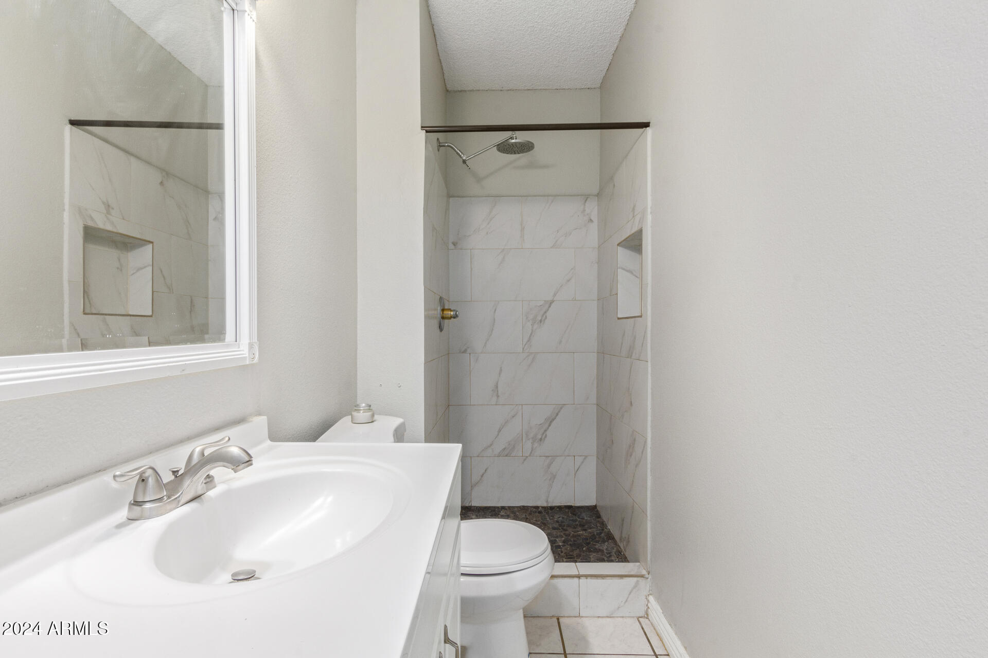 2037 E BRAMBLE Avenue