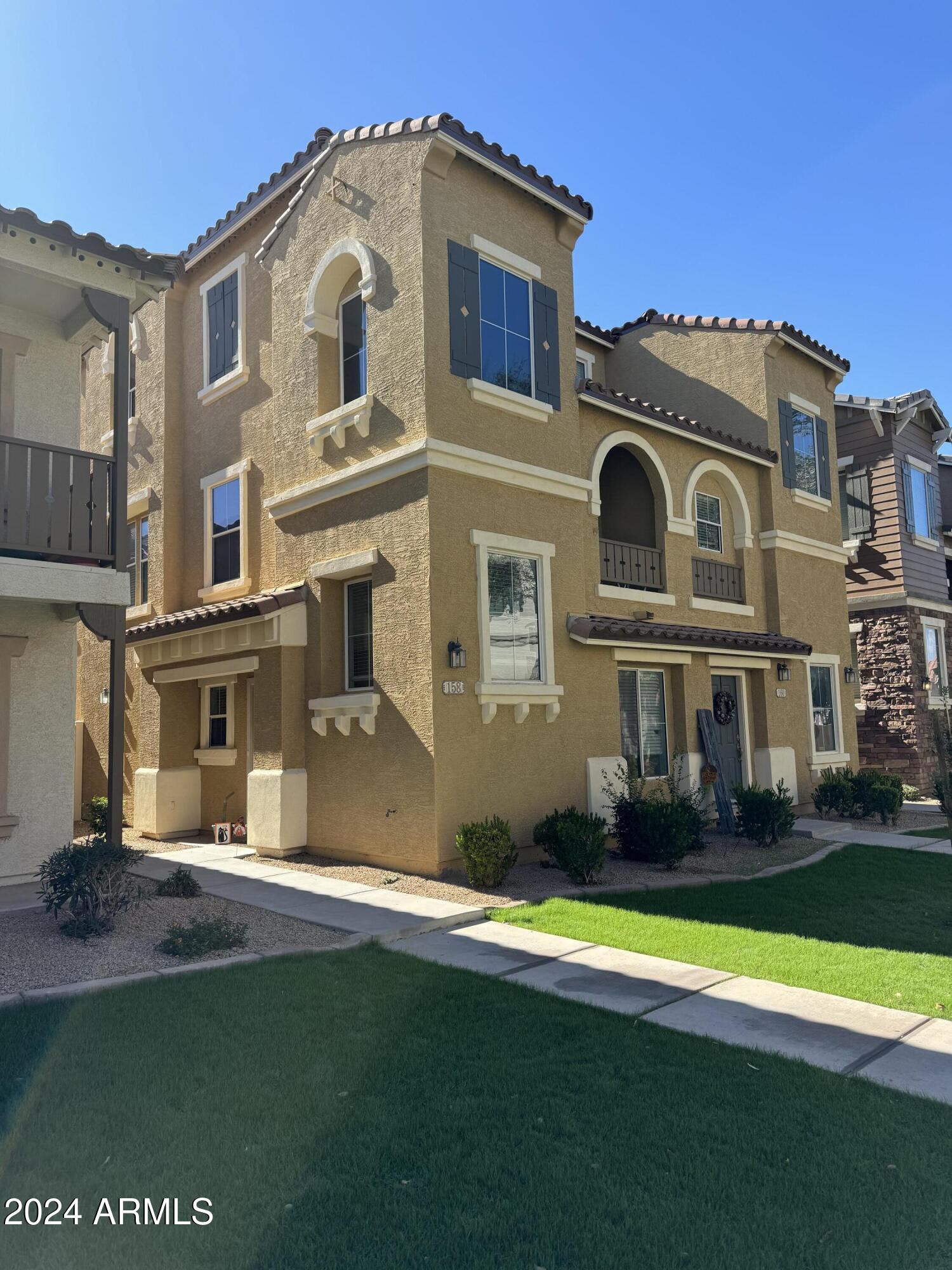 158 W COMMERCE Court