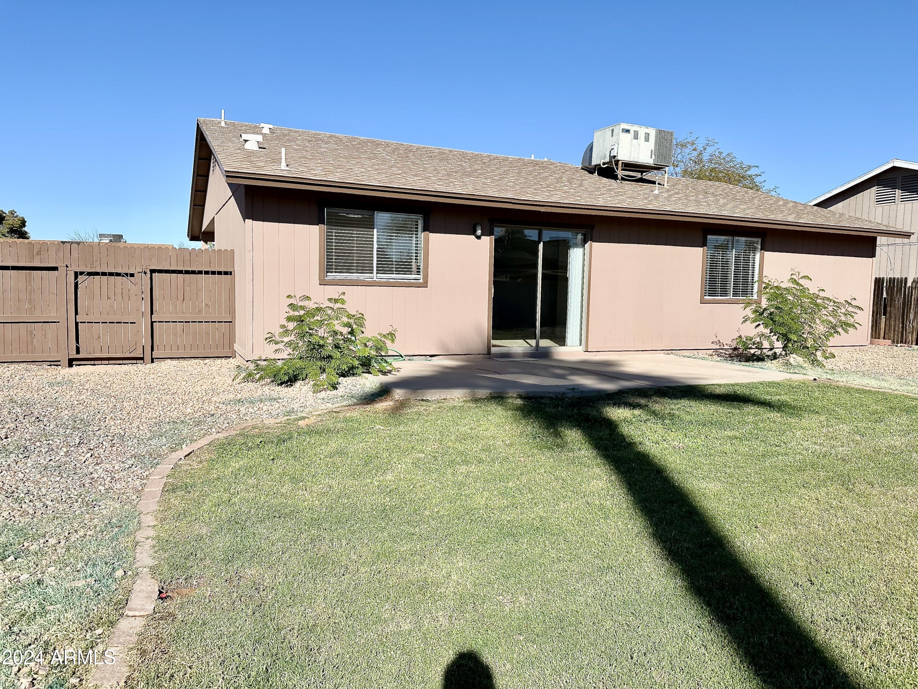 1511 W CHEYENNE Drive