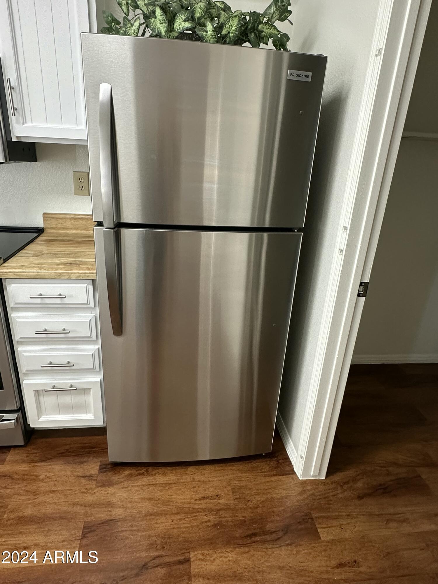 1511 W CHEYENNE Drive