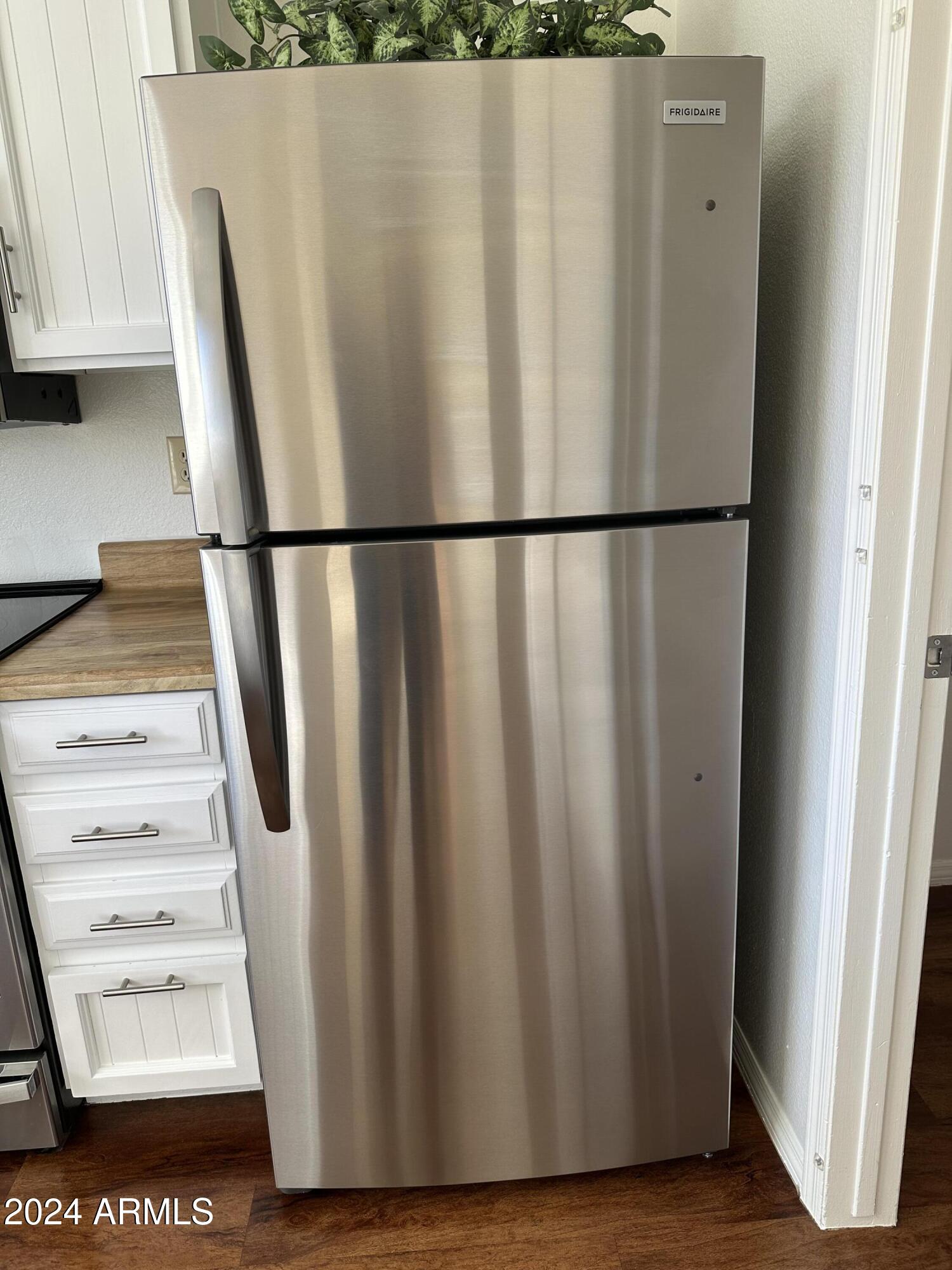 1511 W CHEYENNE Drive