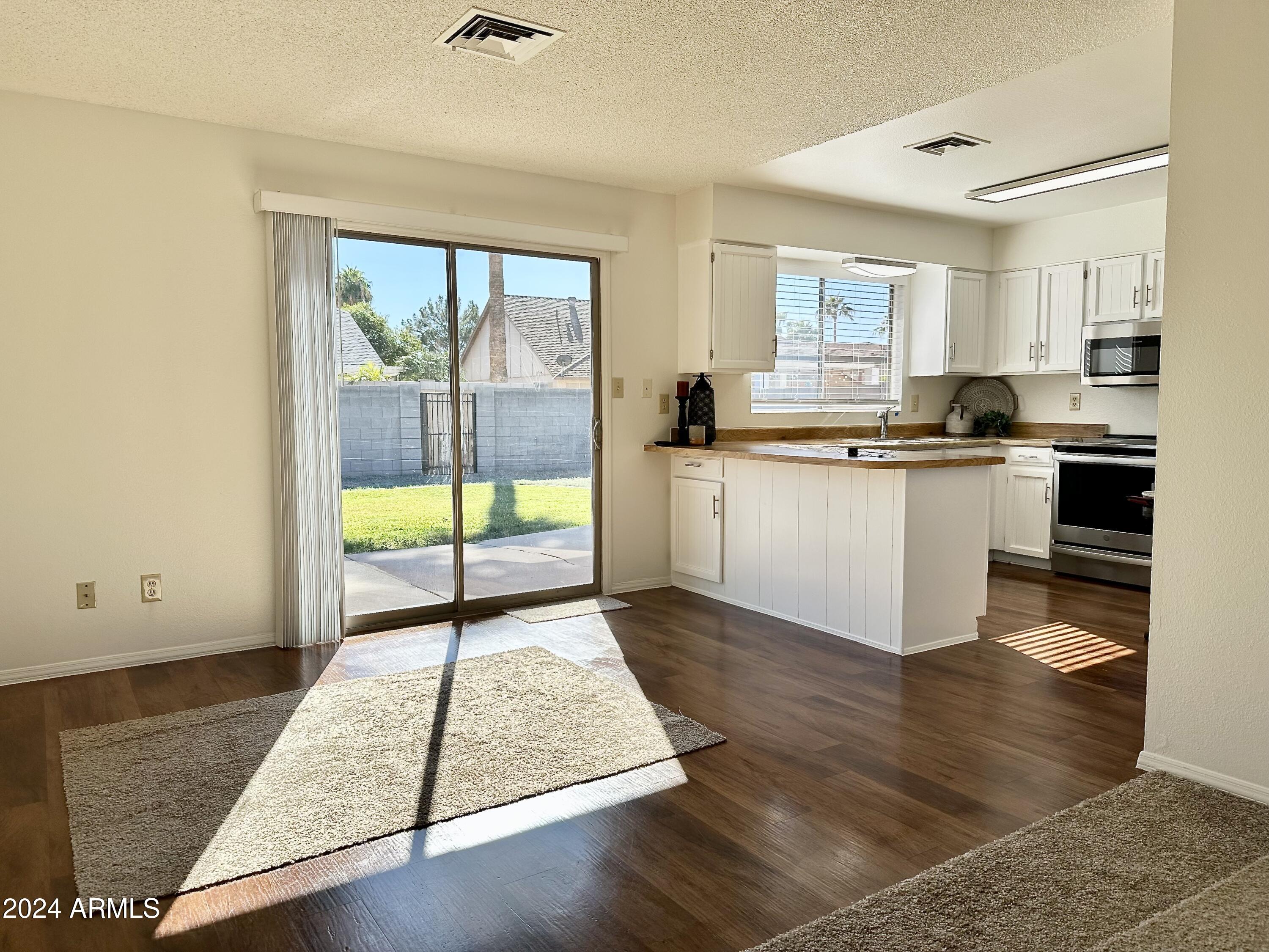 1511 W CHEYENNE Drive