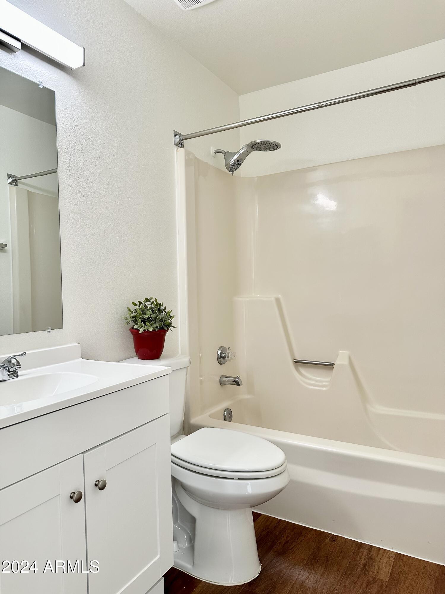 1511 W CHEYENNE Drive