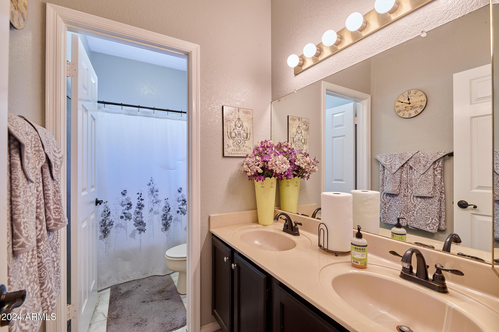 4151 W VICTORIA Lane