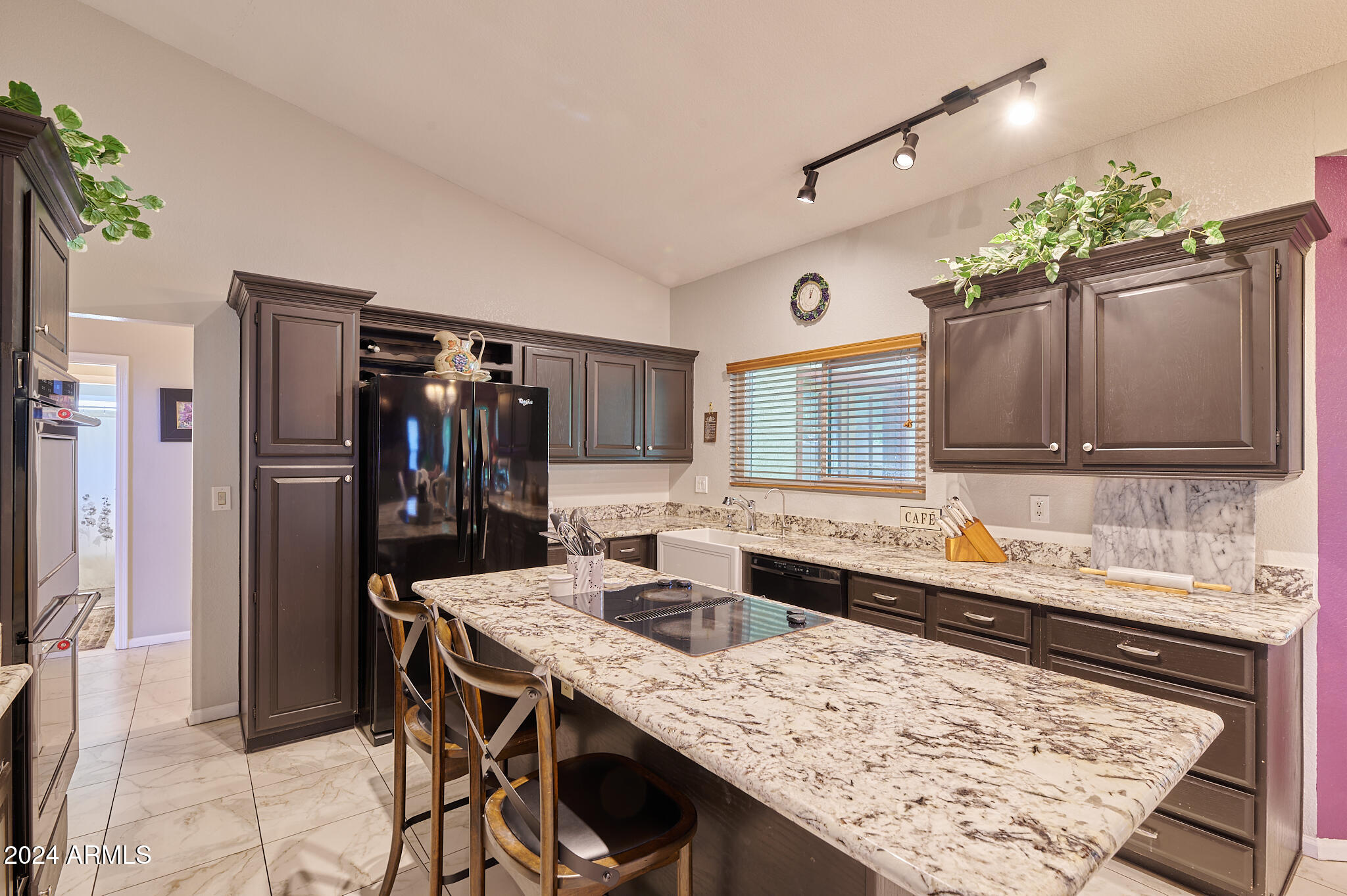 4151 W VICTORIA Lane