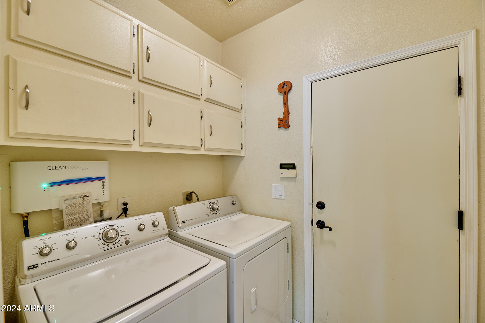 4151 W VICTORIA Lane