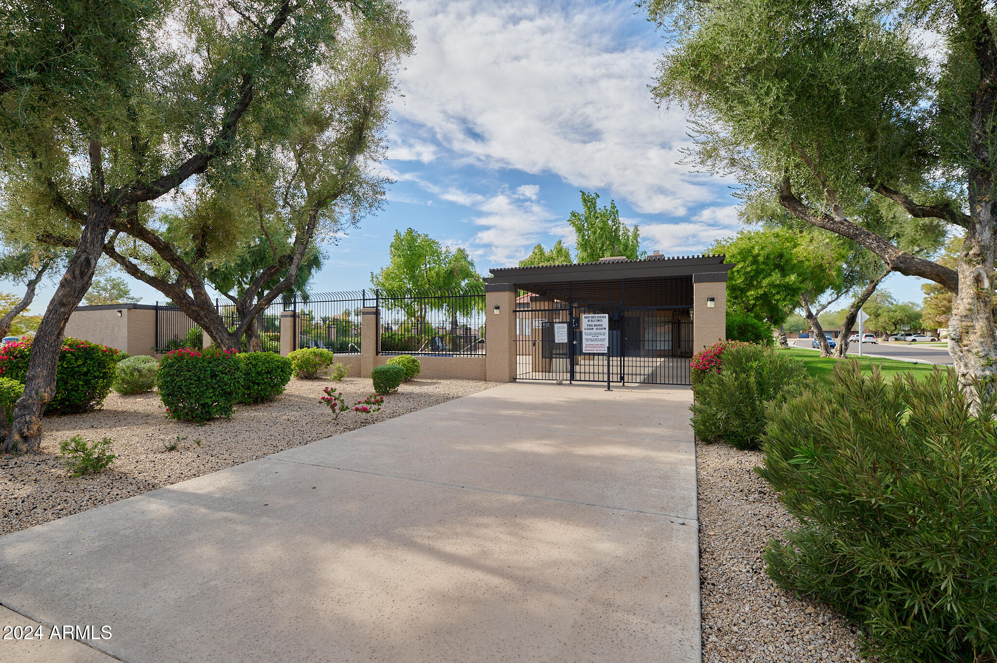 4151 W VICTORIA Lane