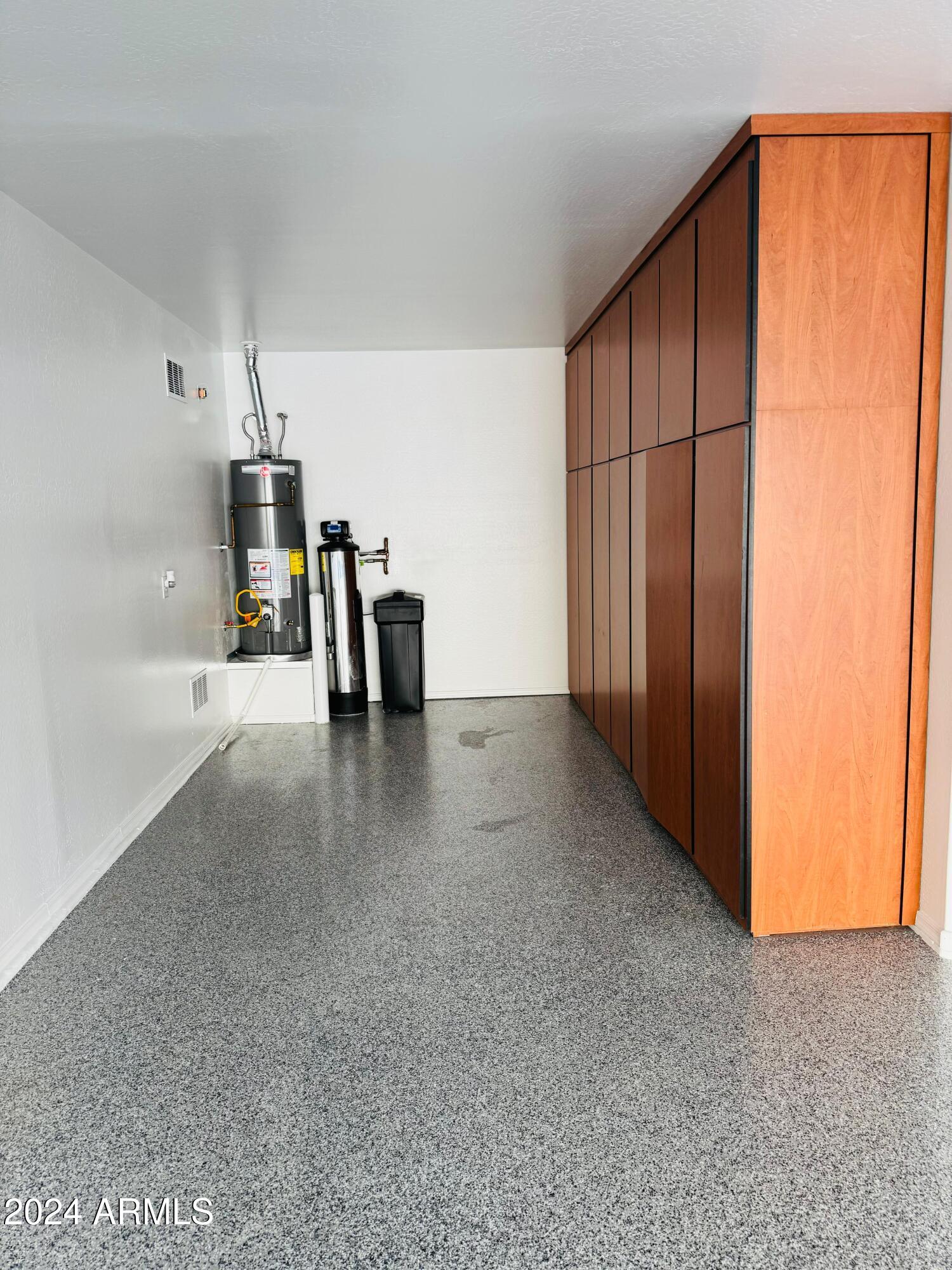 1723 S RESEDA Street