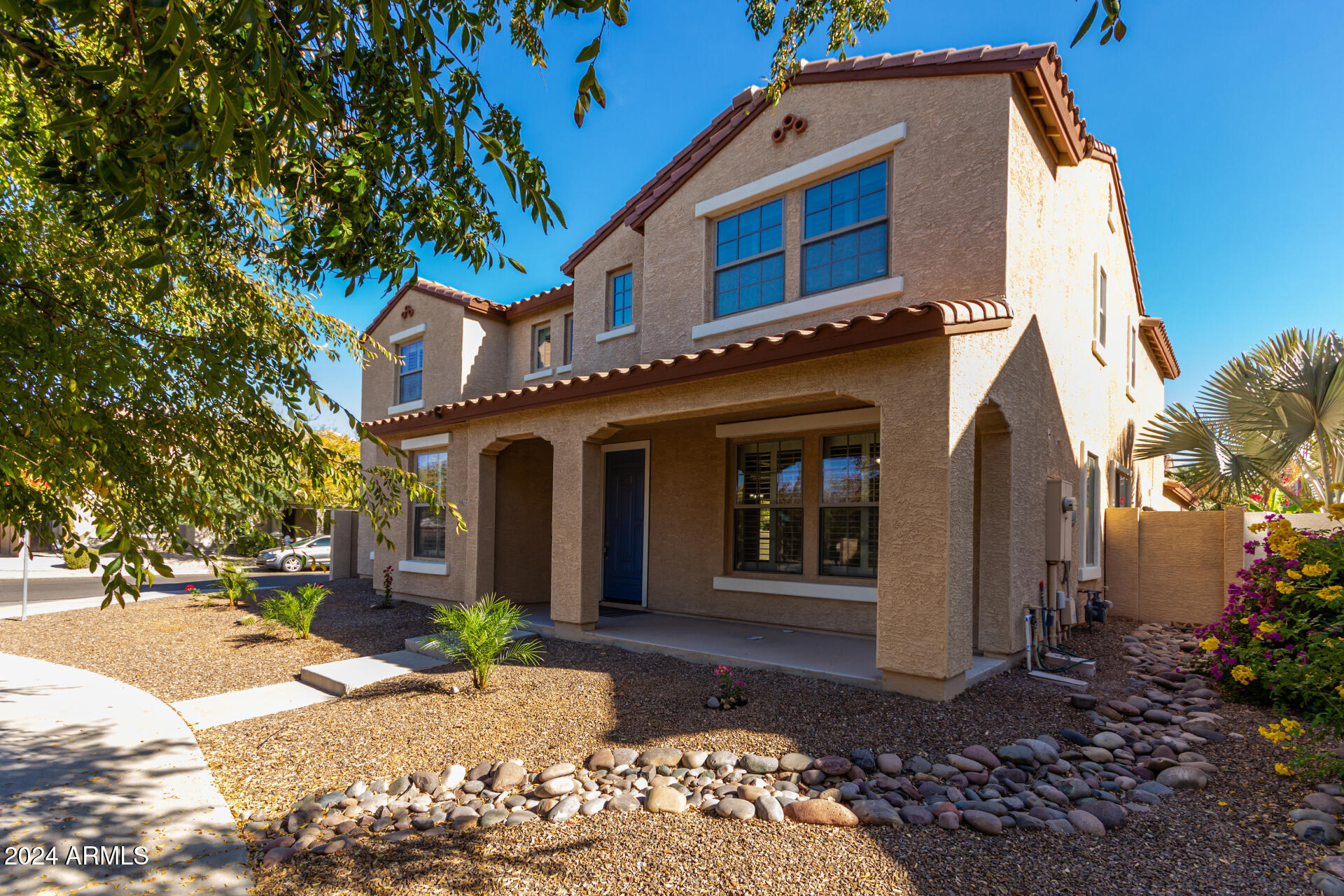 1723 S RESEDA Street