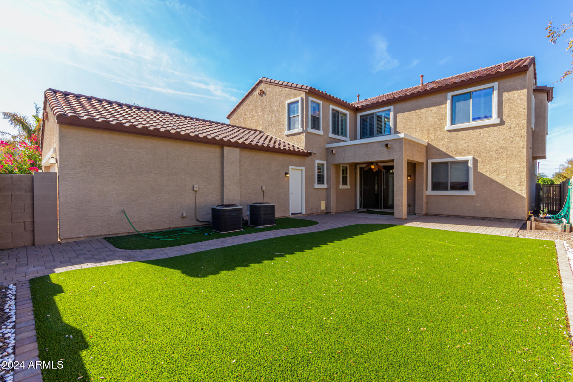 1723 S RESEDA Street