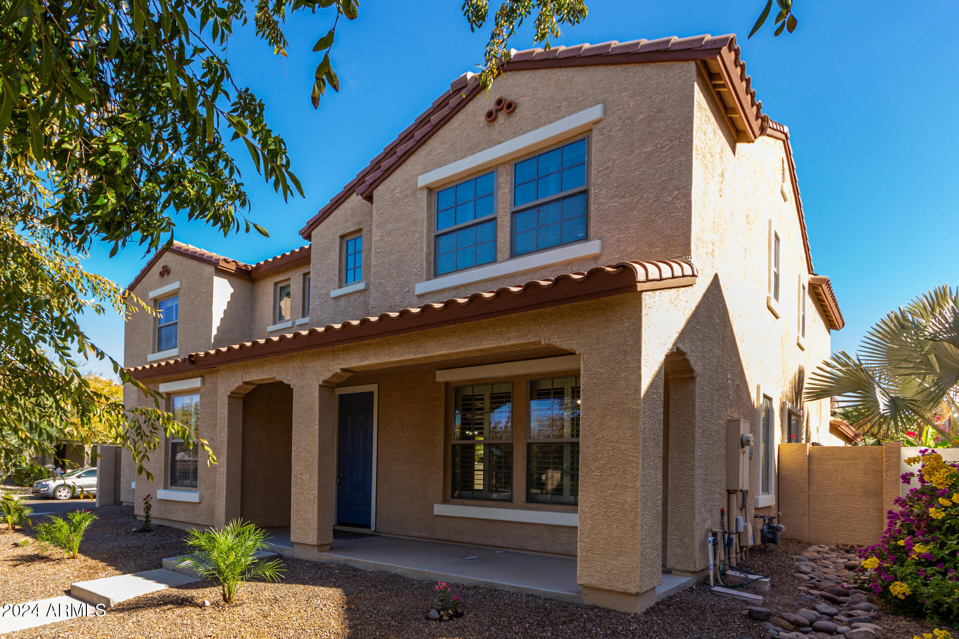 1723 S RESEDA Street