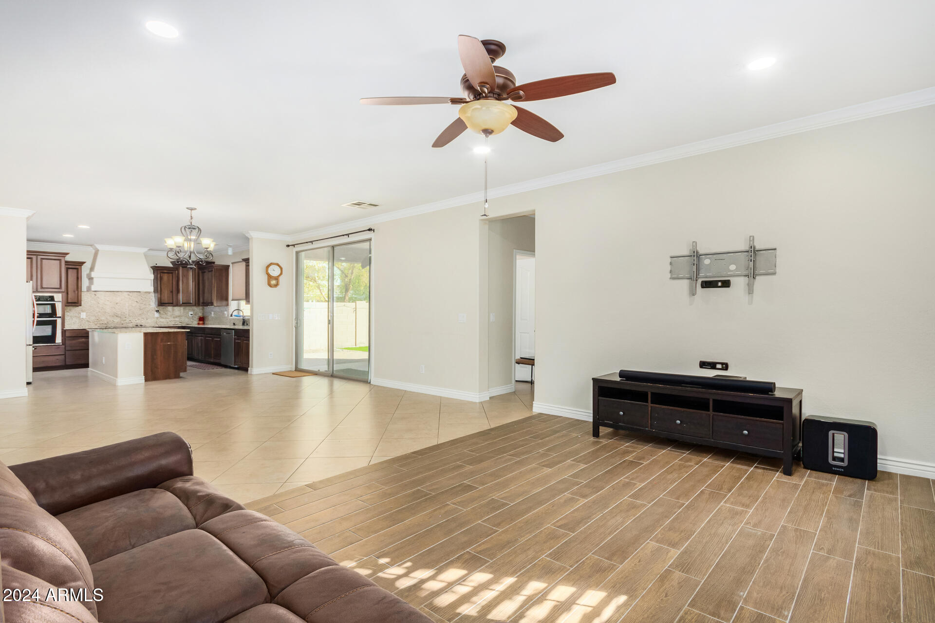 1723 S RESEDA Street