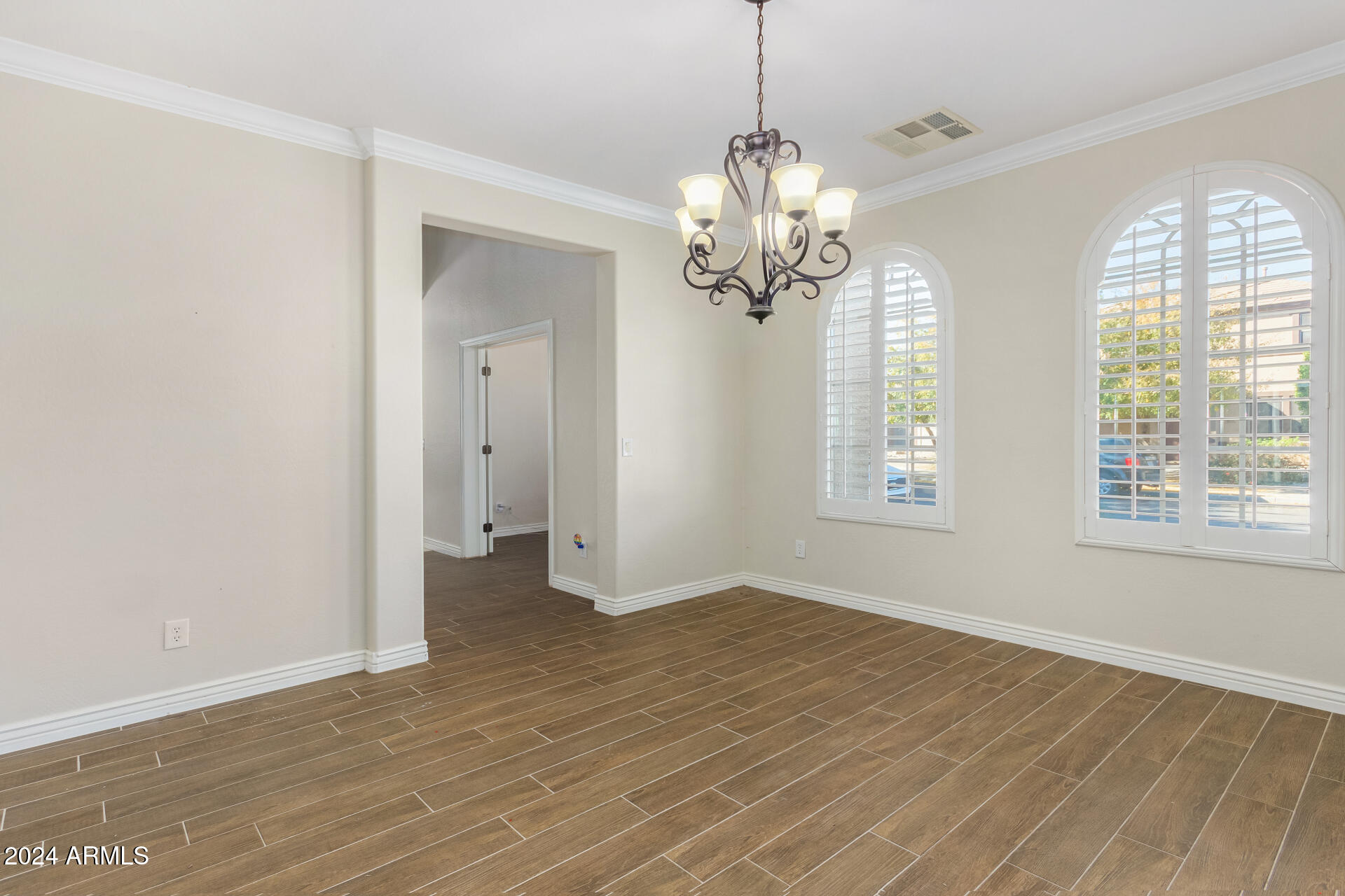 1723 S RESEDA Street