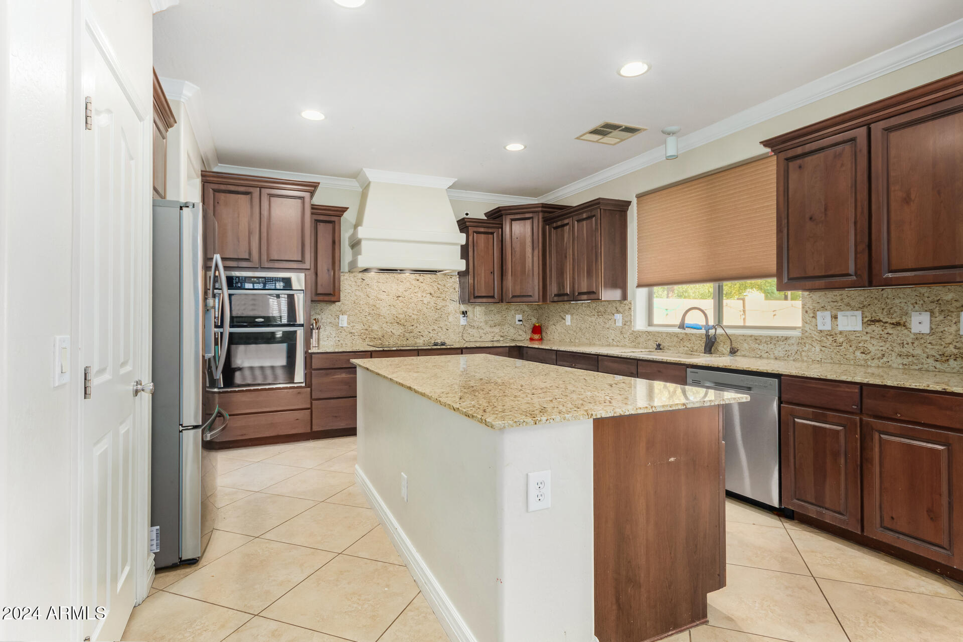 1723 S RESEDA Street