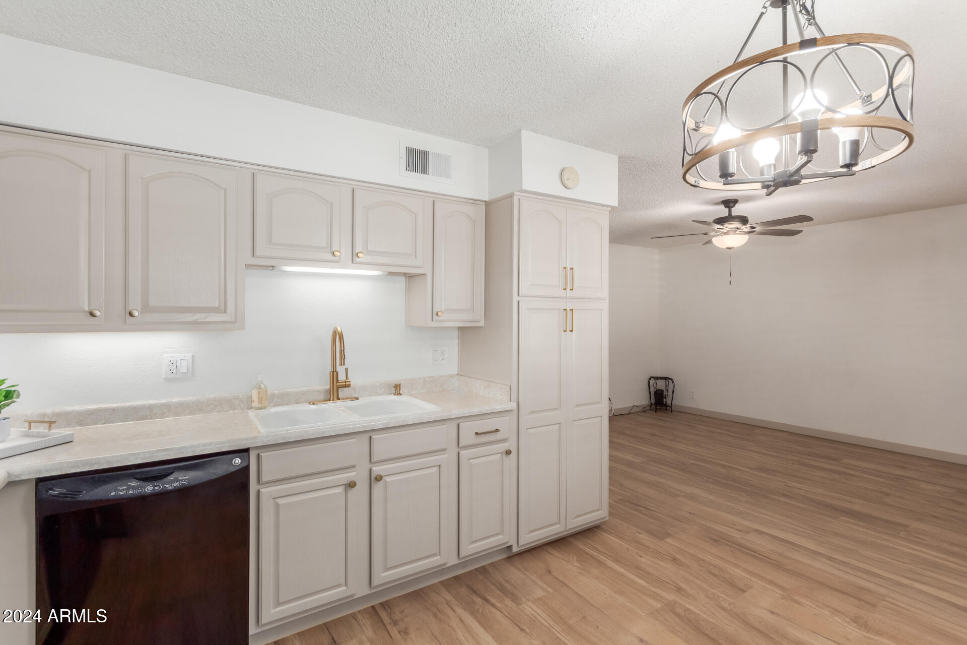 2458 E UNIVERSITY Drive # 4