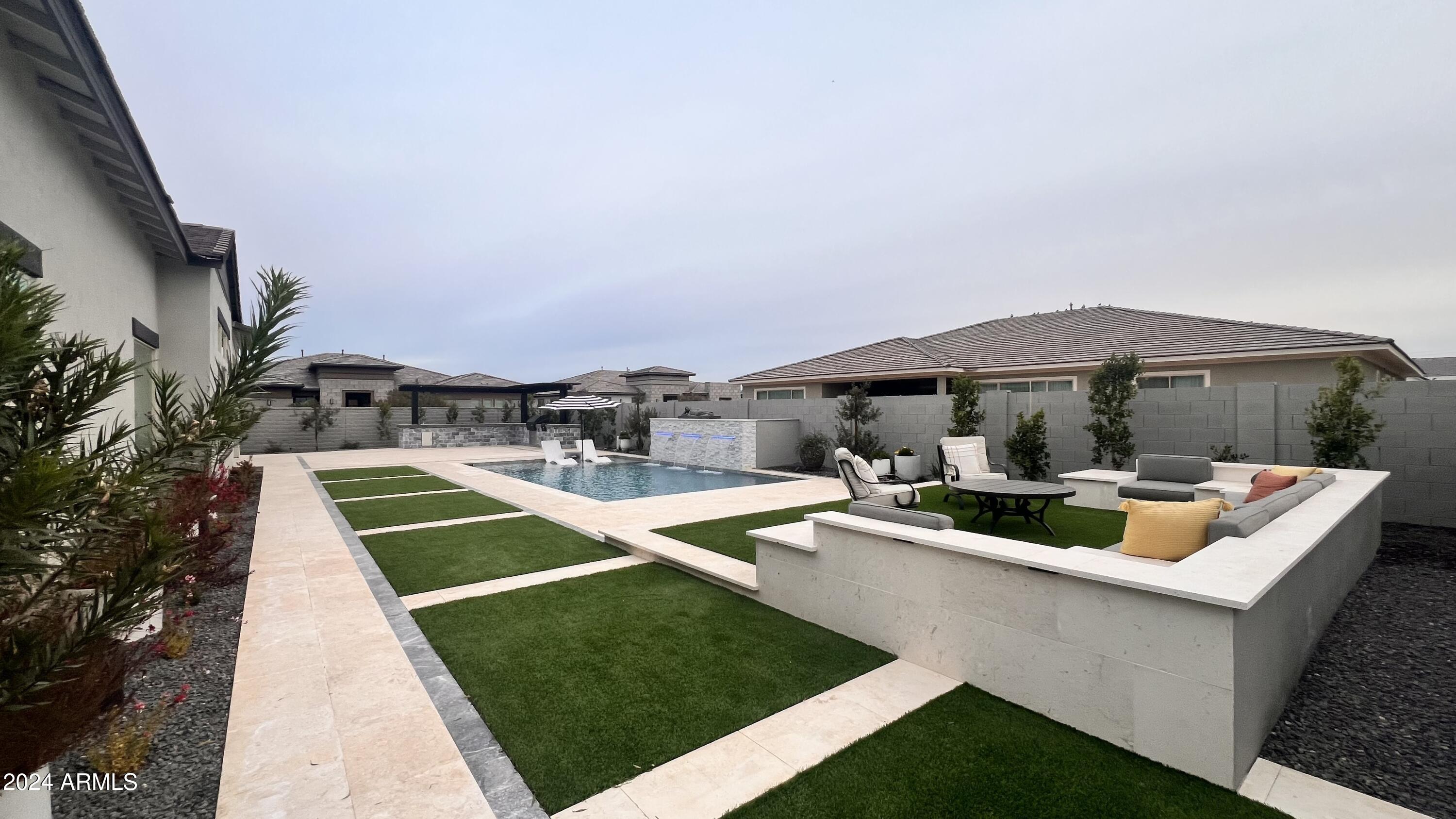 1359 E SAN CARLOS Way