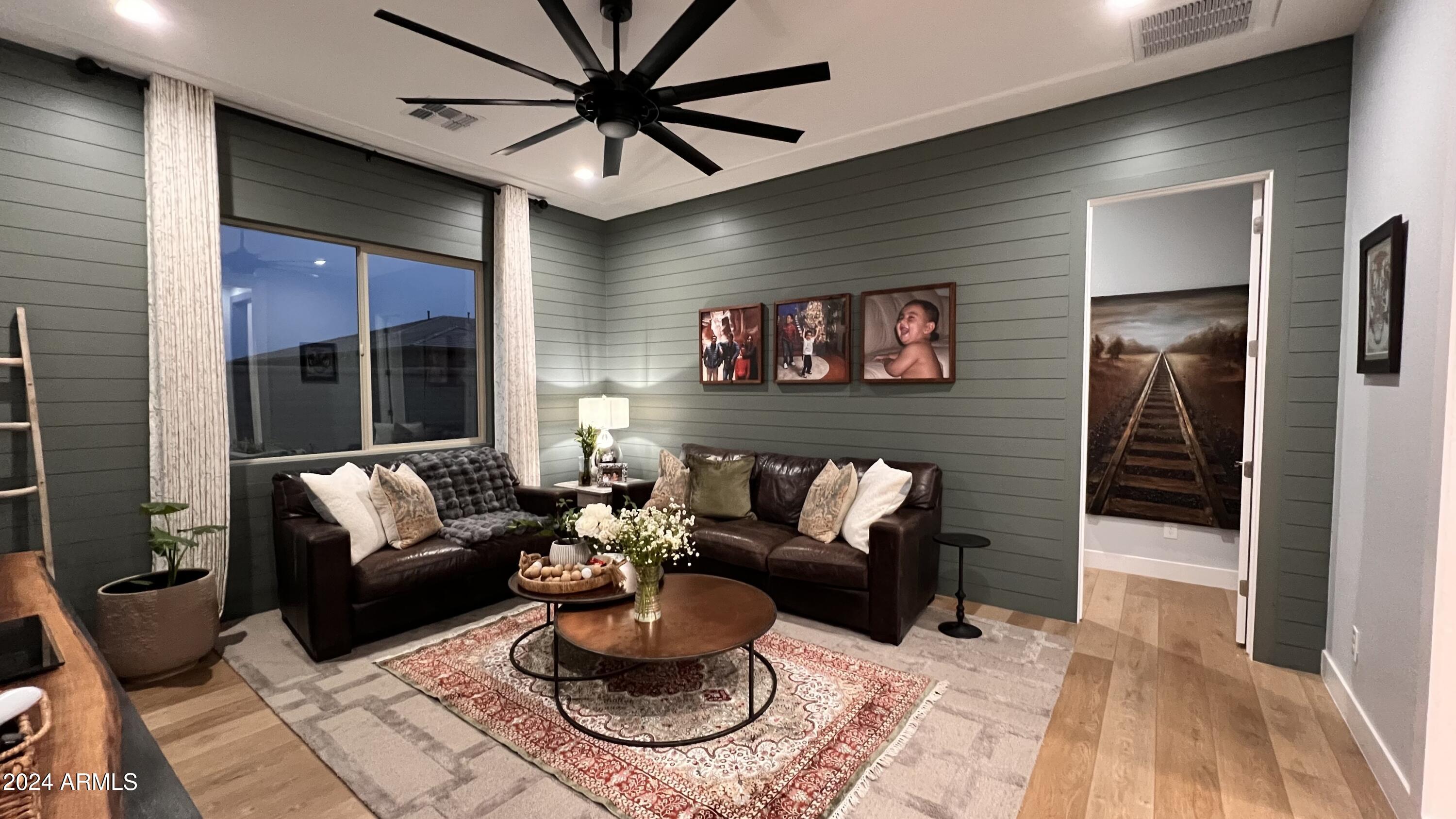 1359 E SAN CARLOS Way