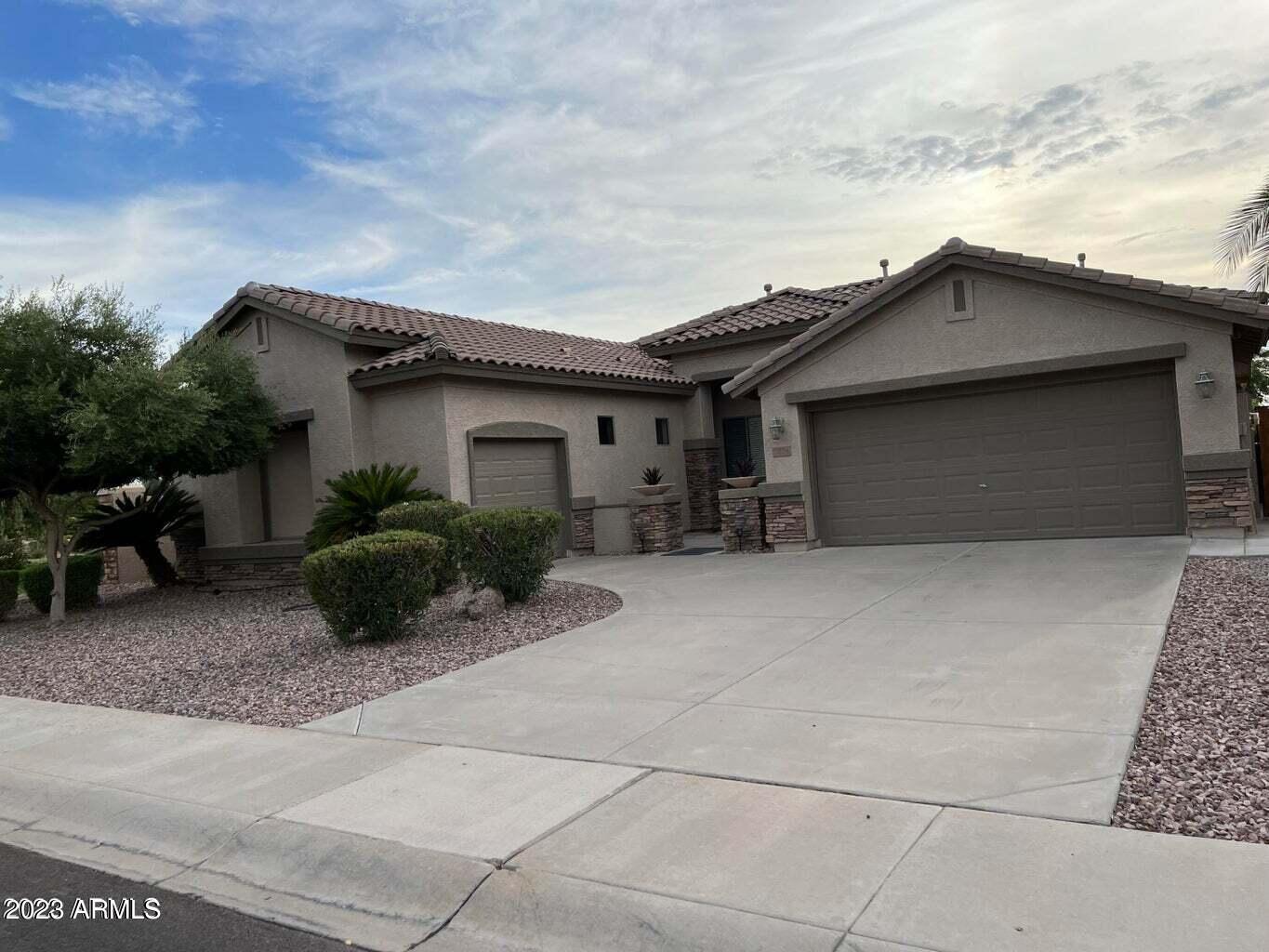 7026 S FOREST Avenue