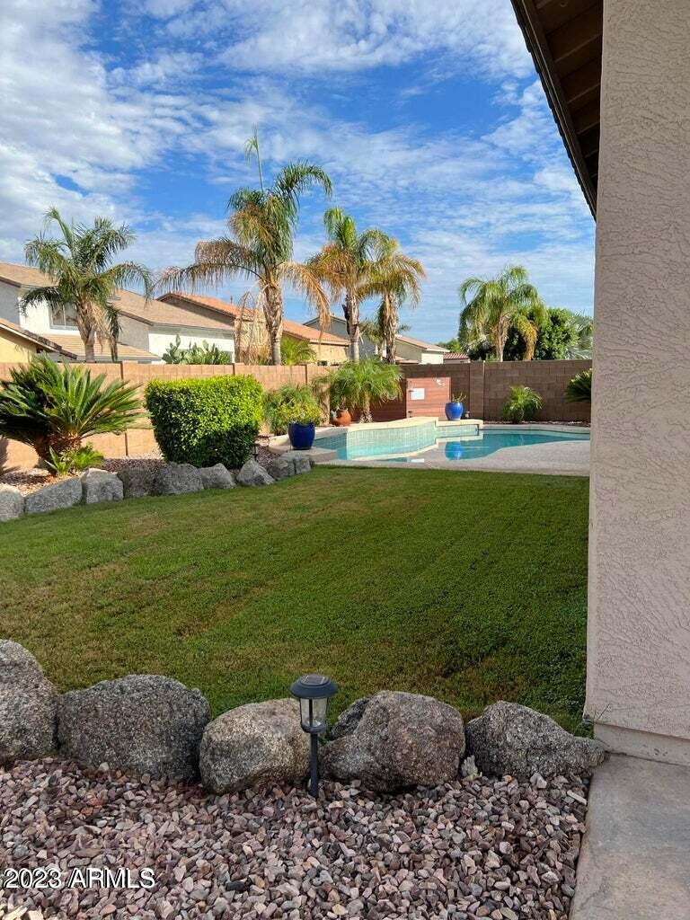 7026 S FOREST Avenue