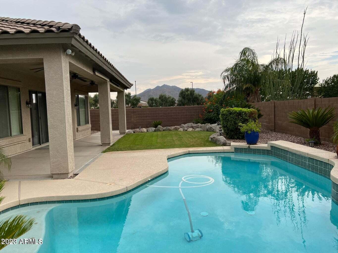 7026 S FOREST Avenue