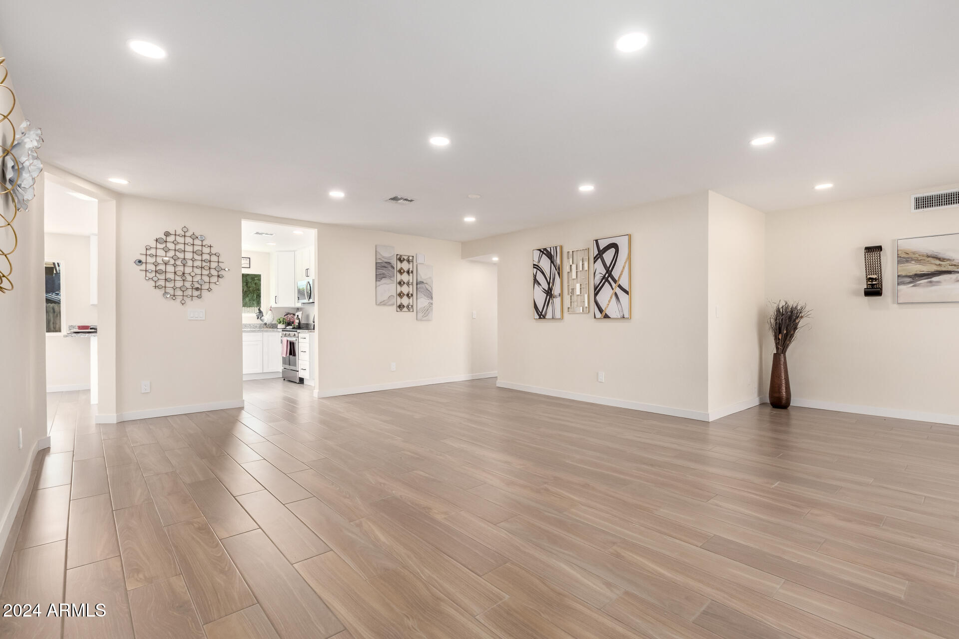 7309 W CLAREMONT Street