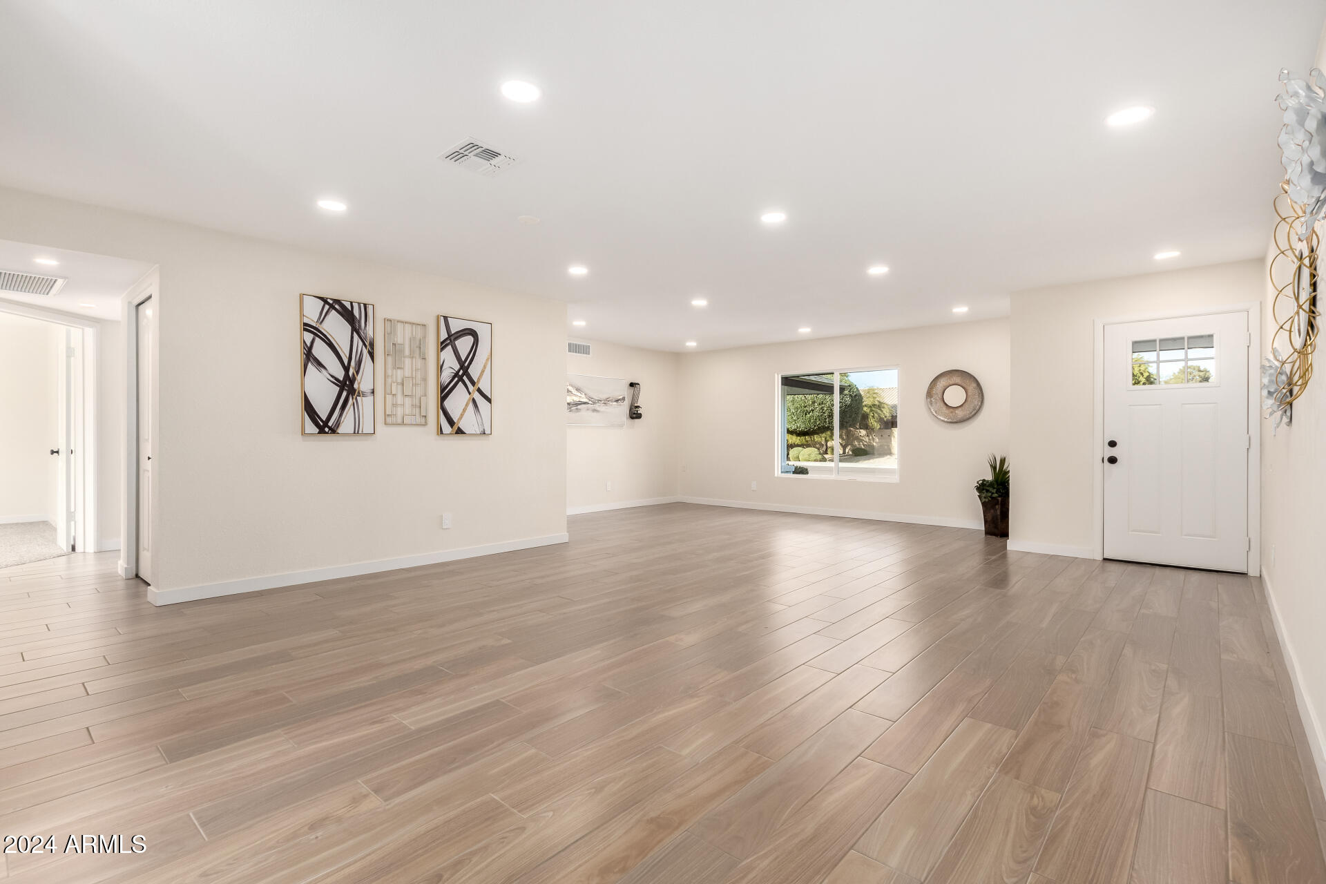 7309 W CLAREMONT Street