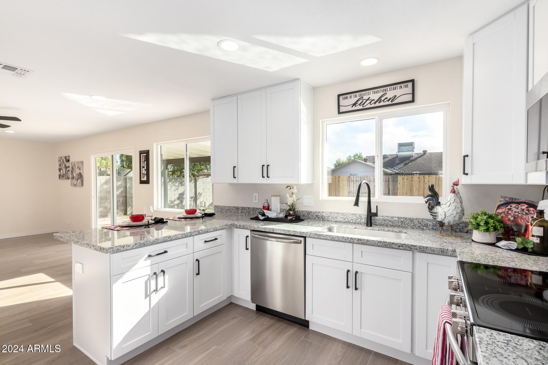 7309 W CLAREMONT Street