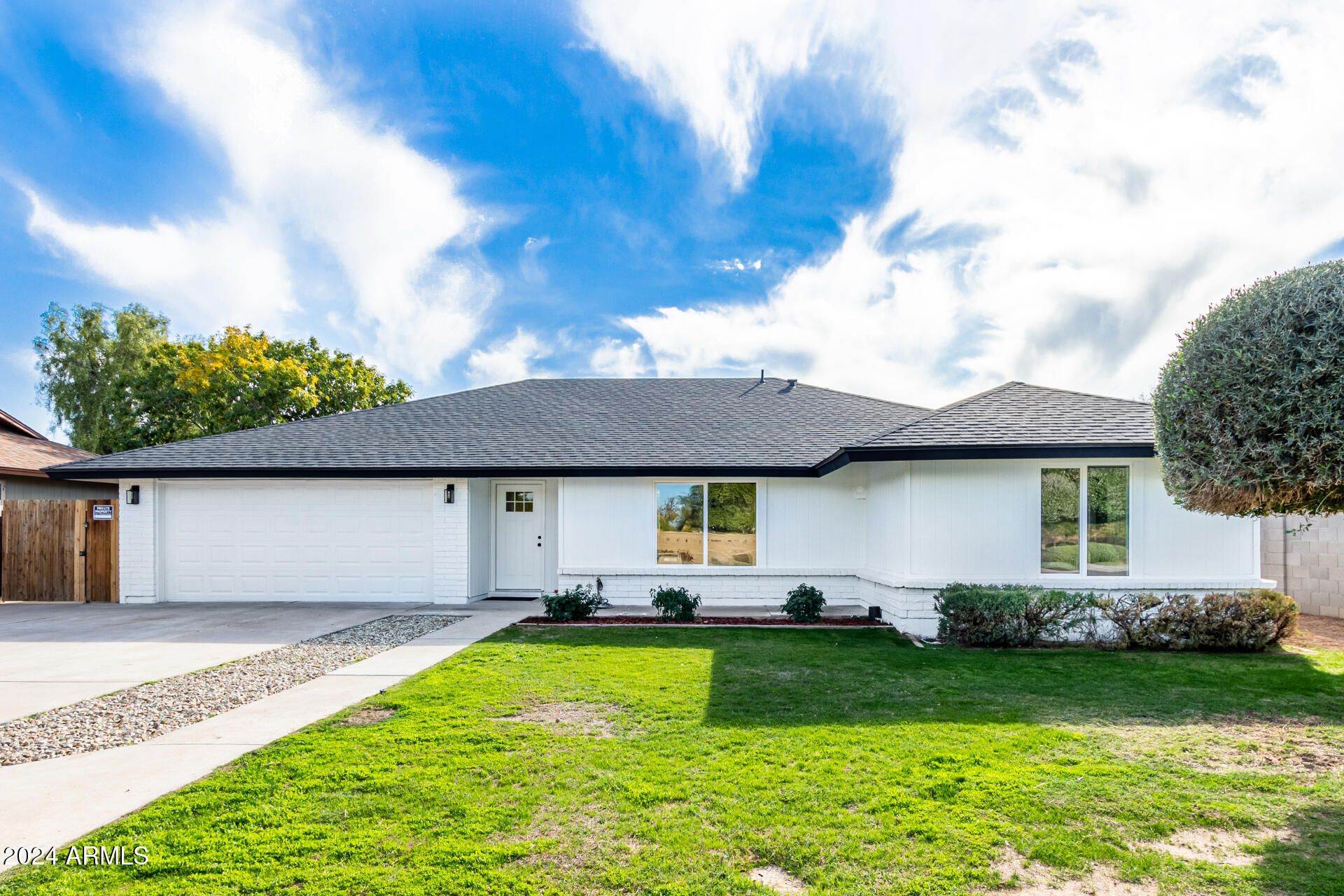 7309 W CLAREMONT Street