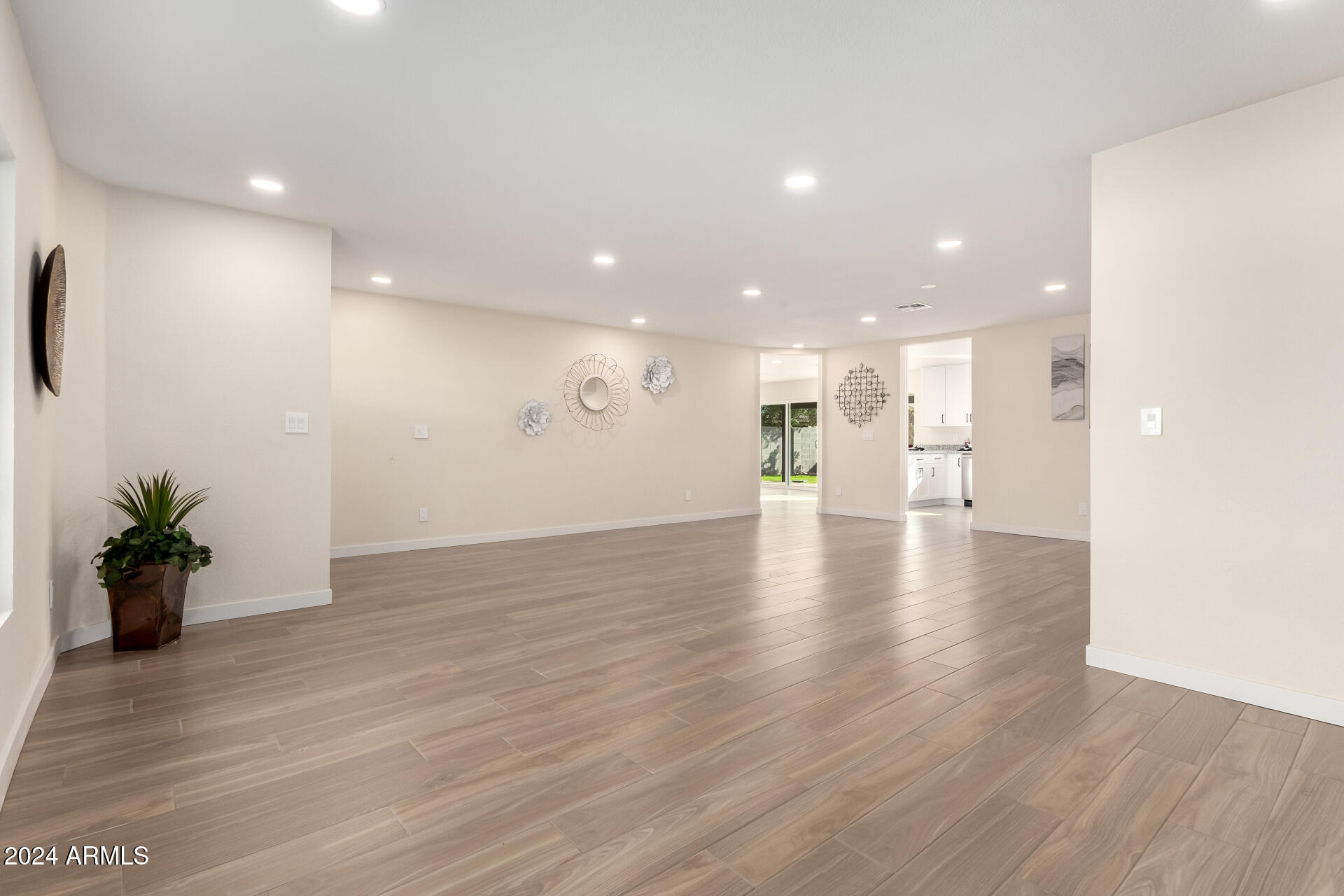 7309 W CLAREMONT Street