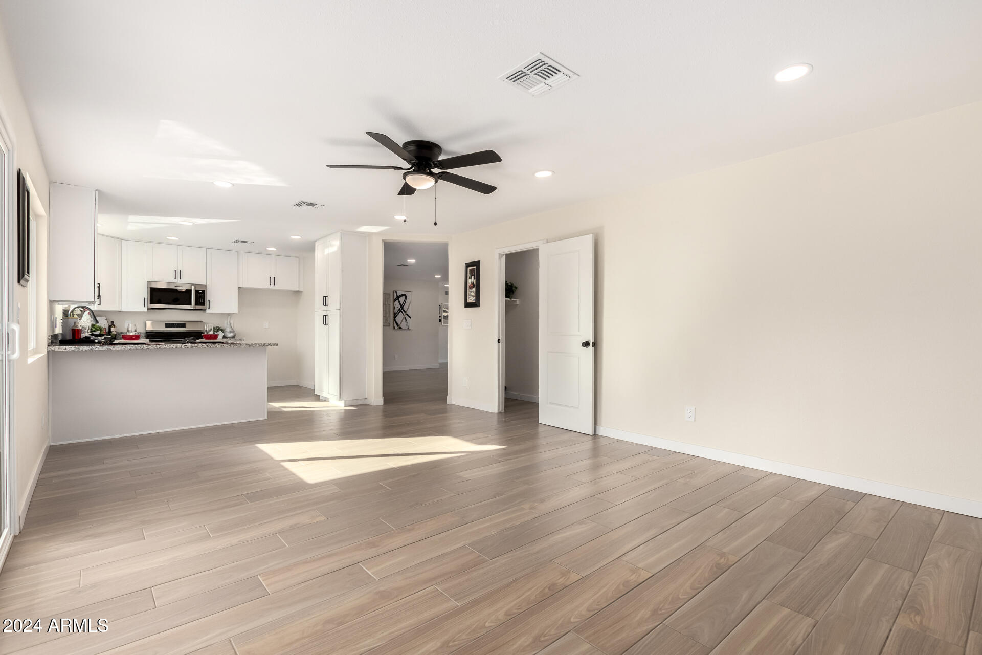 7309 W CLAREMONT Street