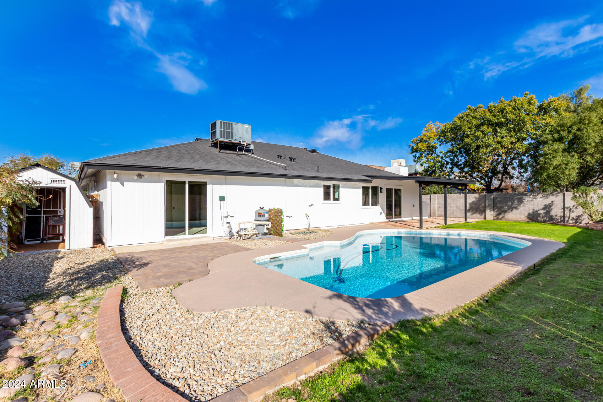 7309 W CLAREMONT Street