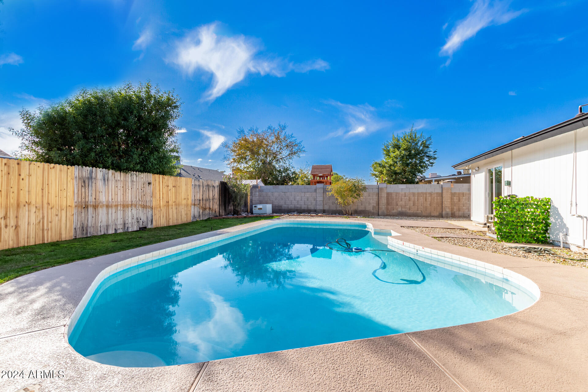 7309 W CLAREMONT Street