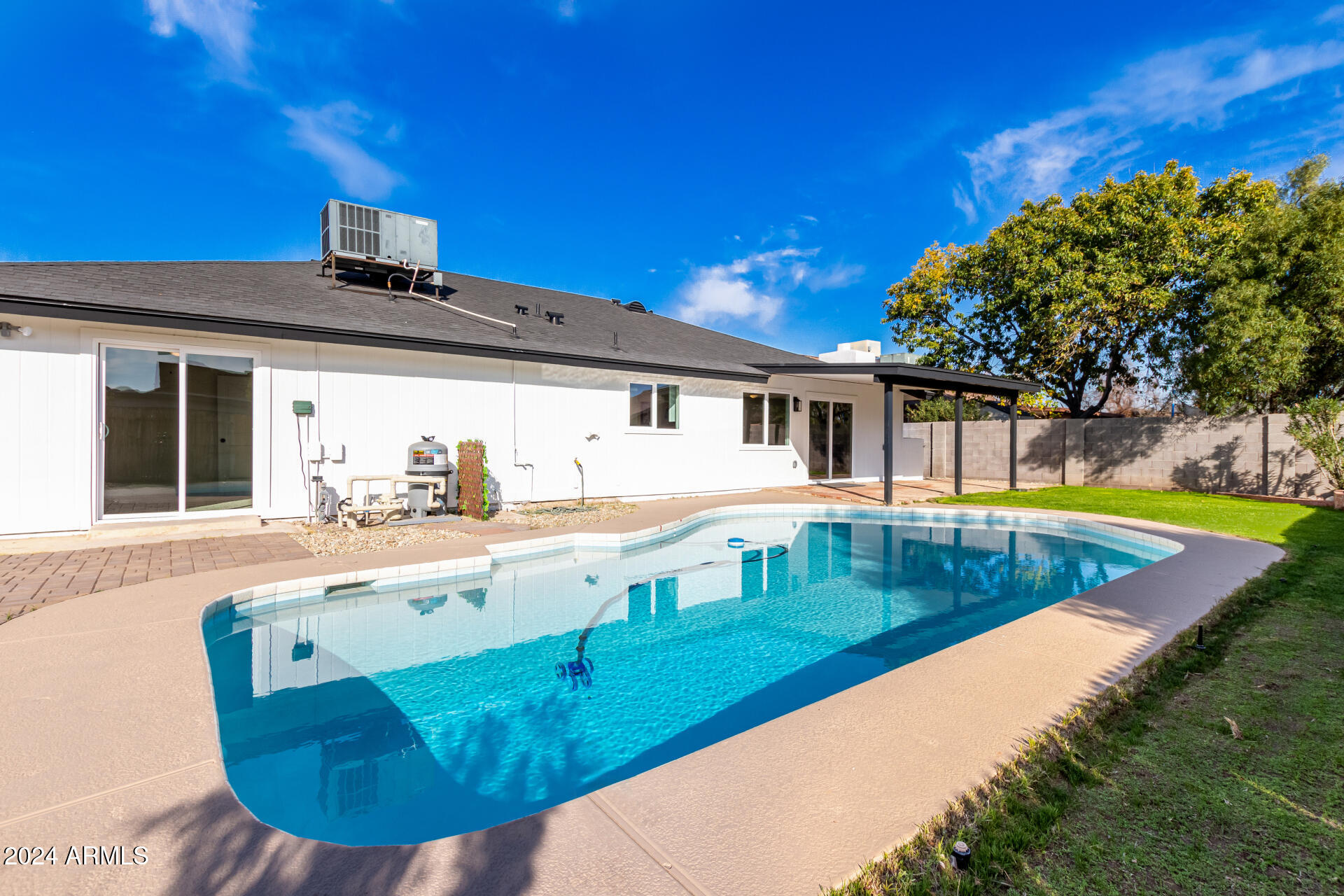 7309 W CLAREMONT Street