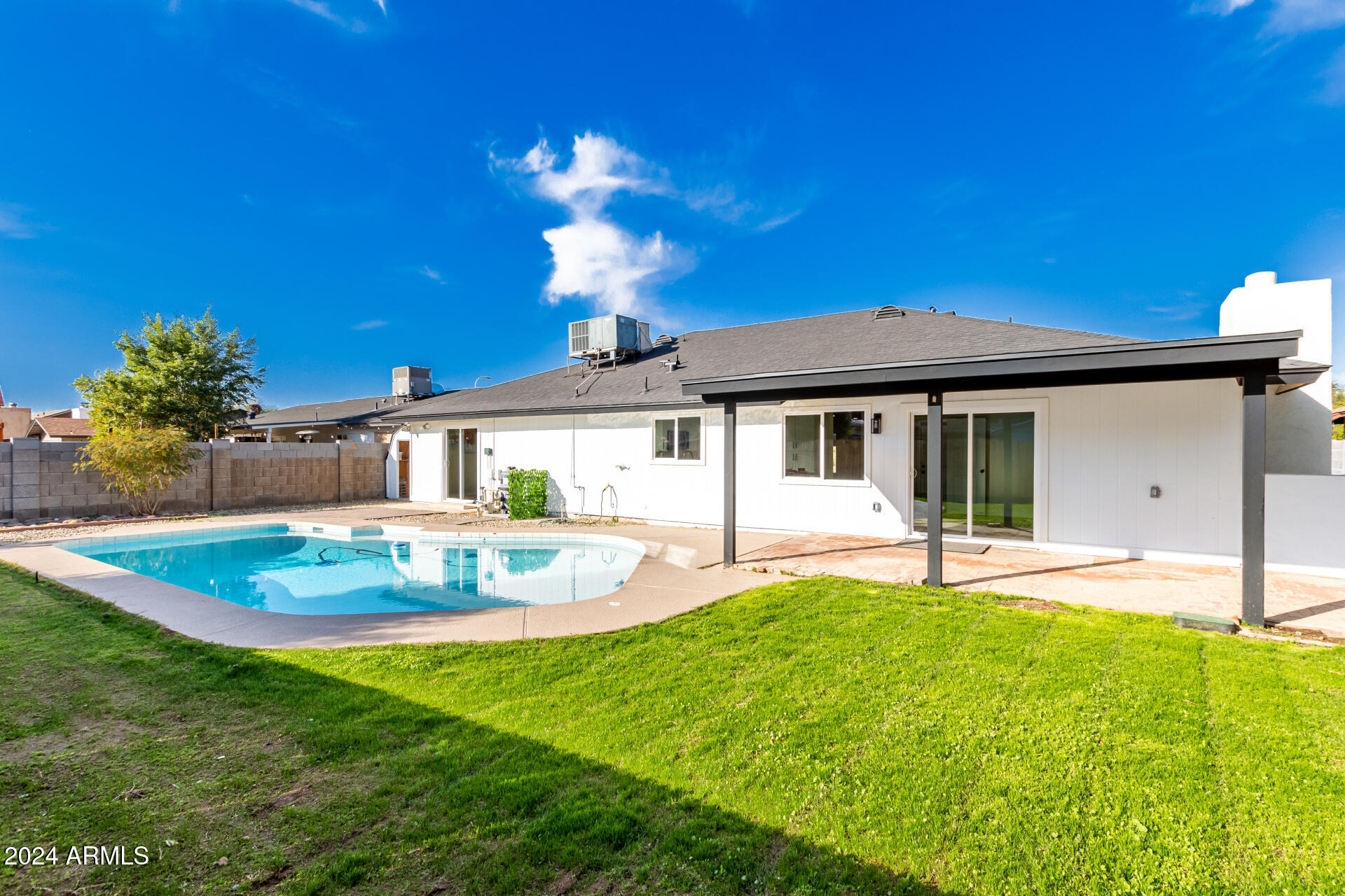 7309 W CLAREMONT Street