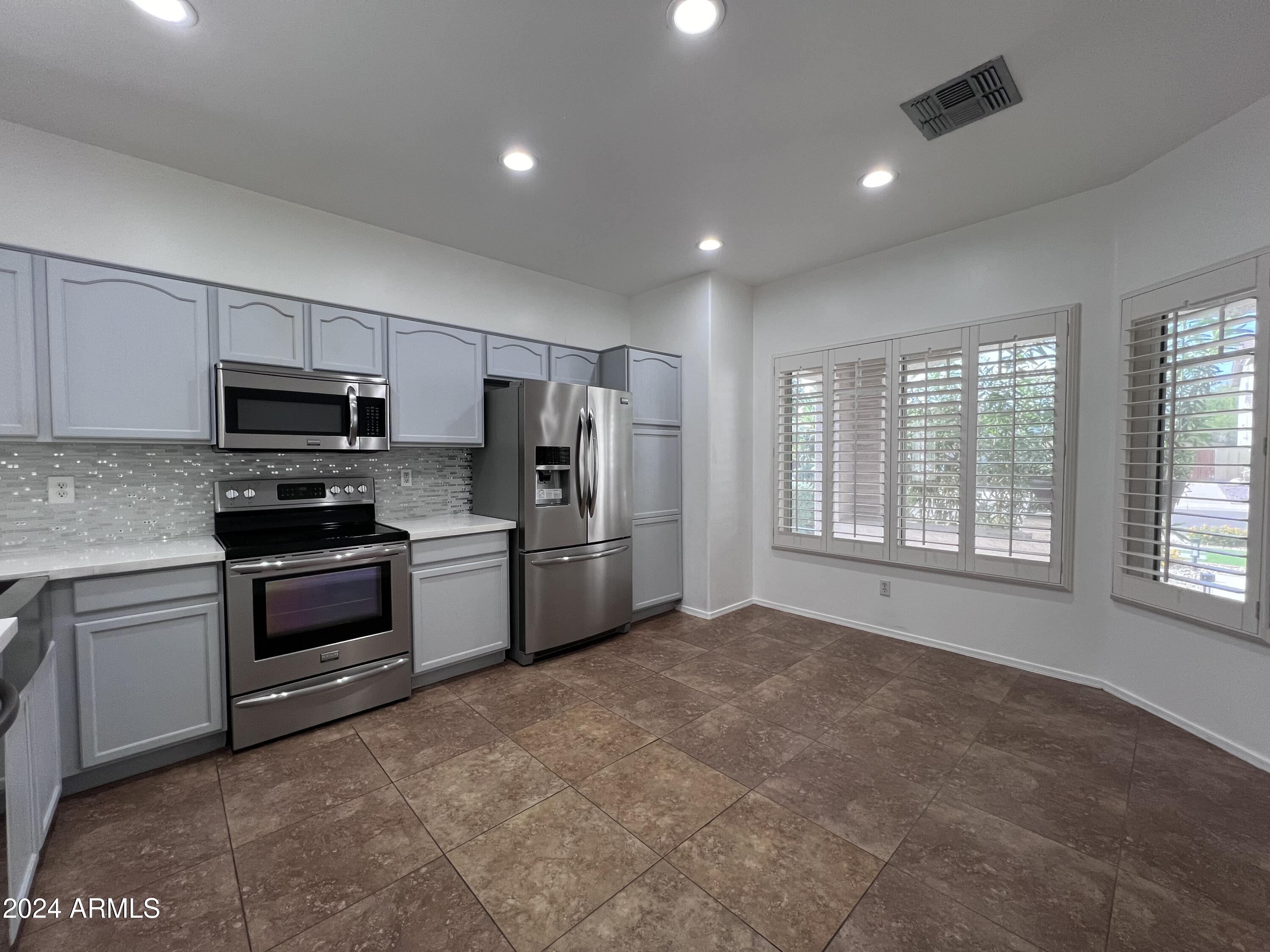 7739 W VIA DEL SOL --