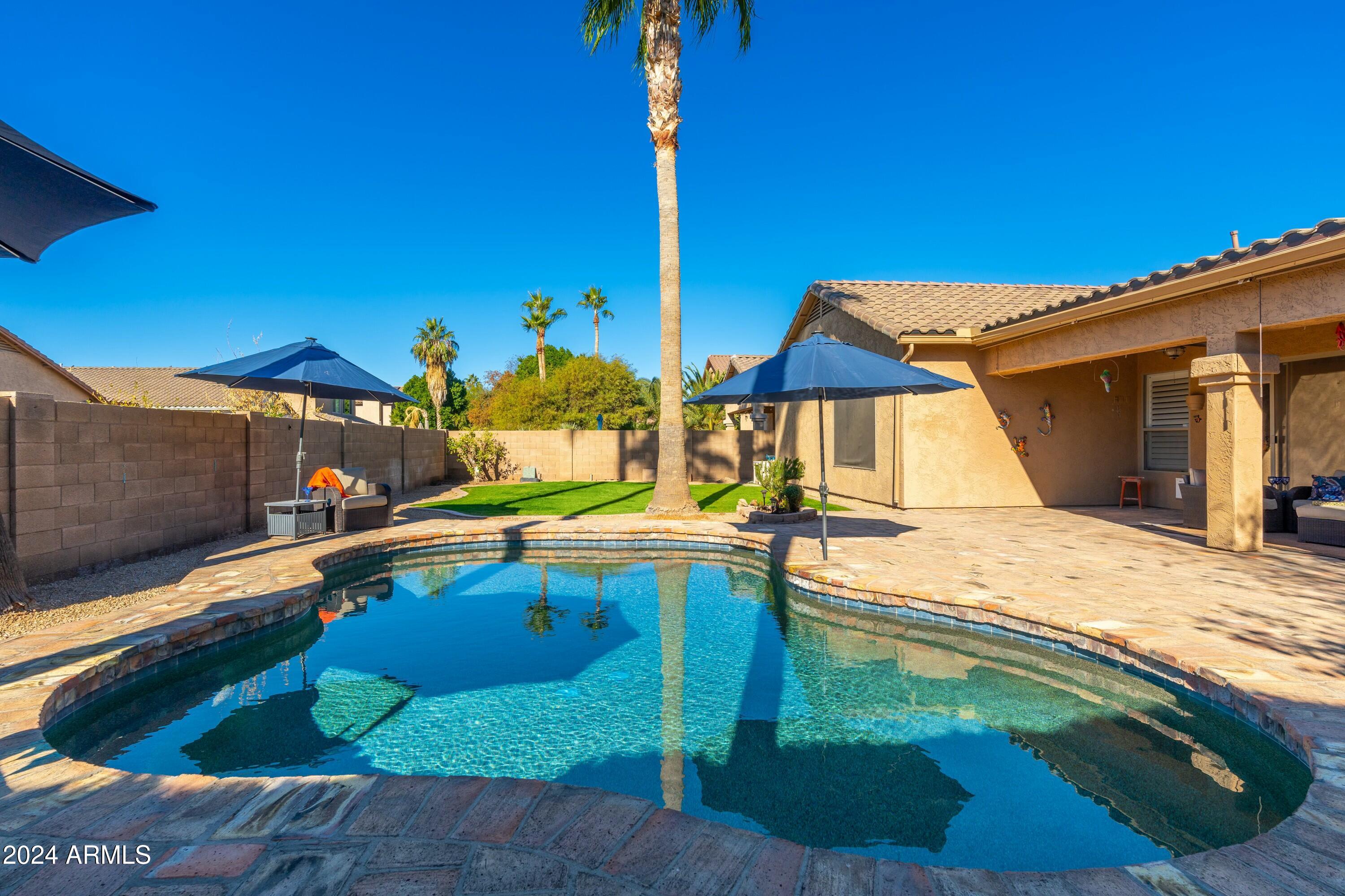 2257 W PERIWINKLE Way