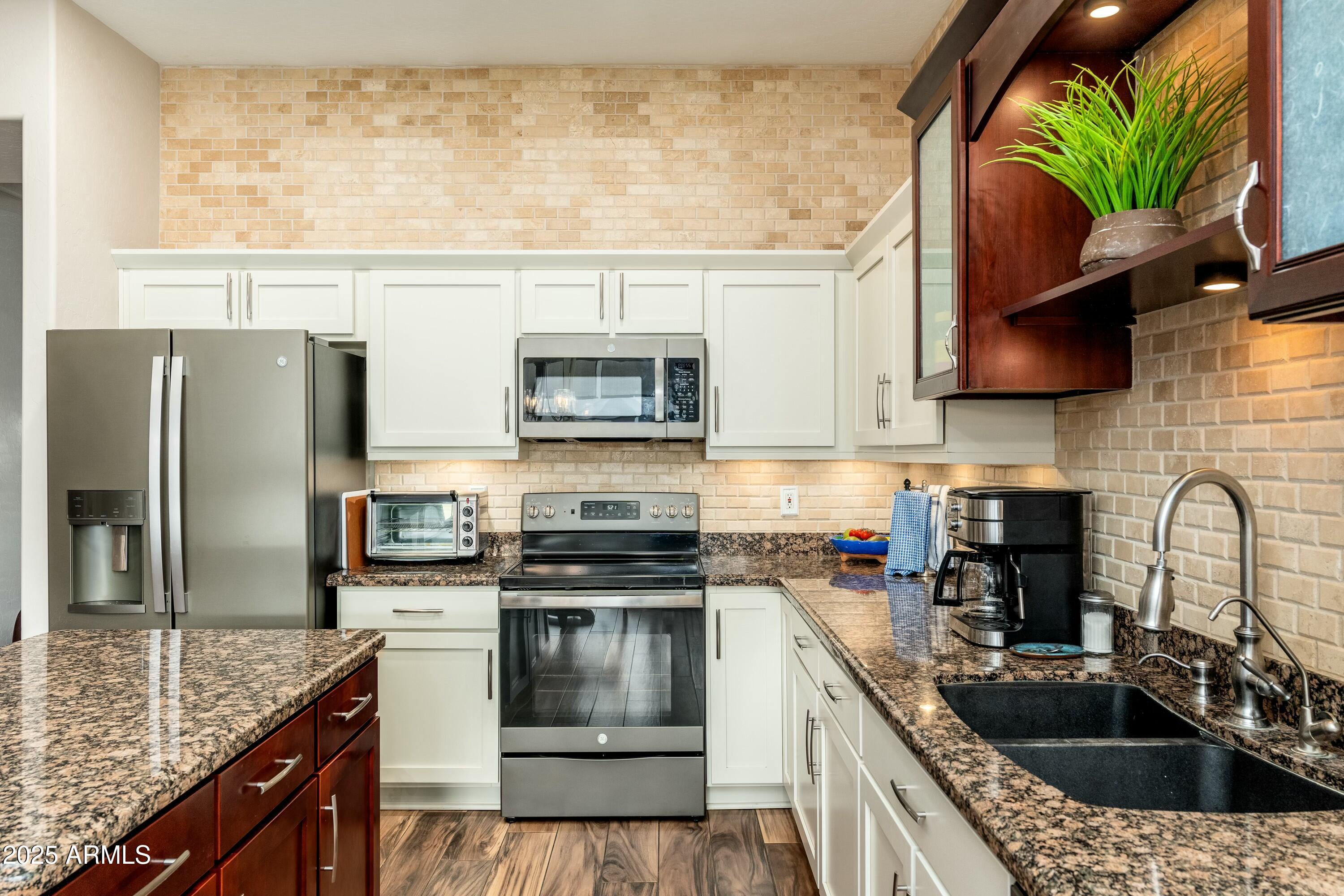 2257 W PERIWINKLE Way