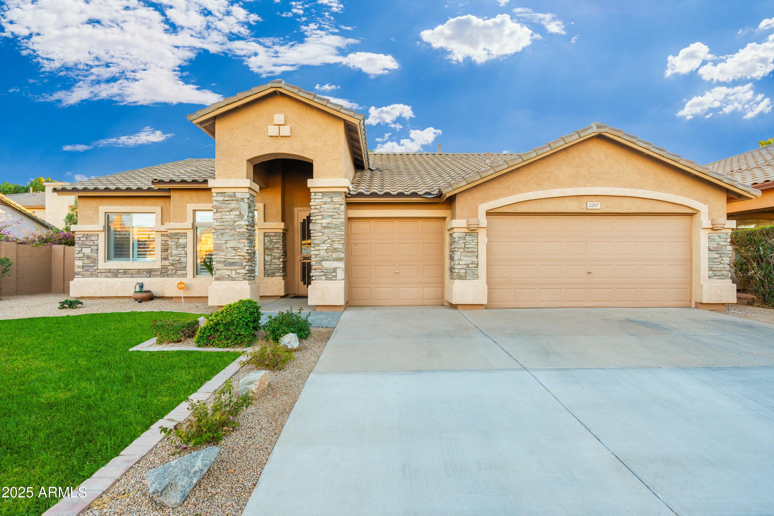 2257 W PERIWINKLE Way