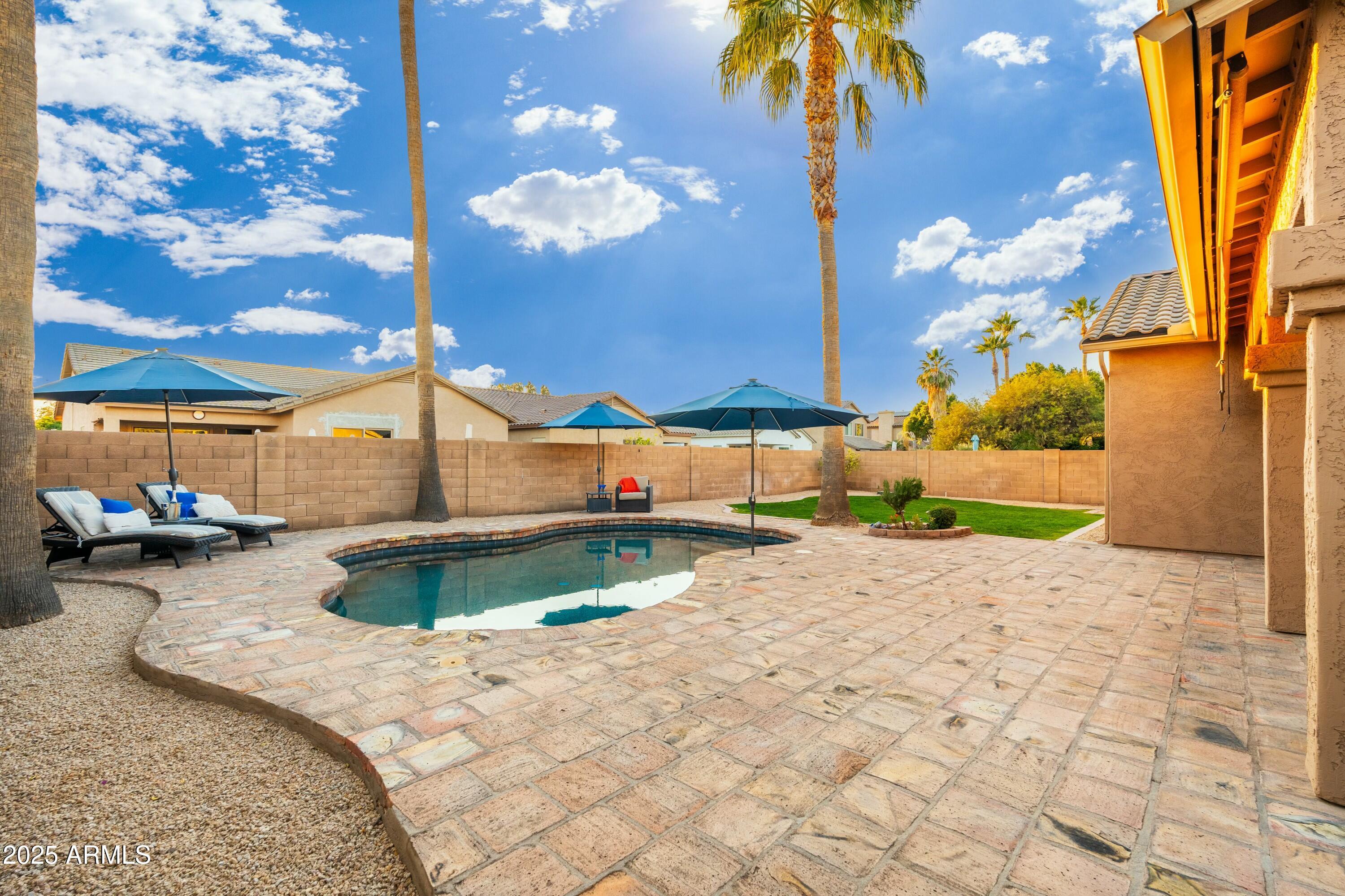 2257 W PERIWINKLE Way