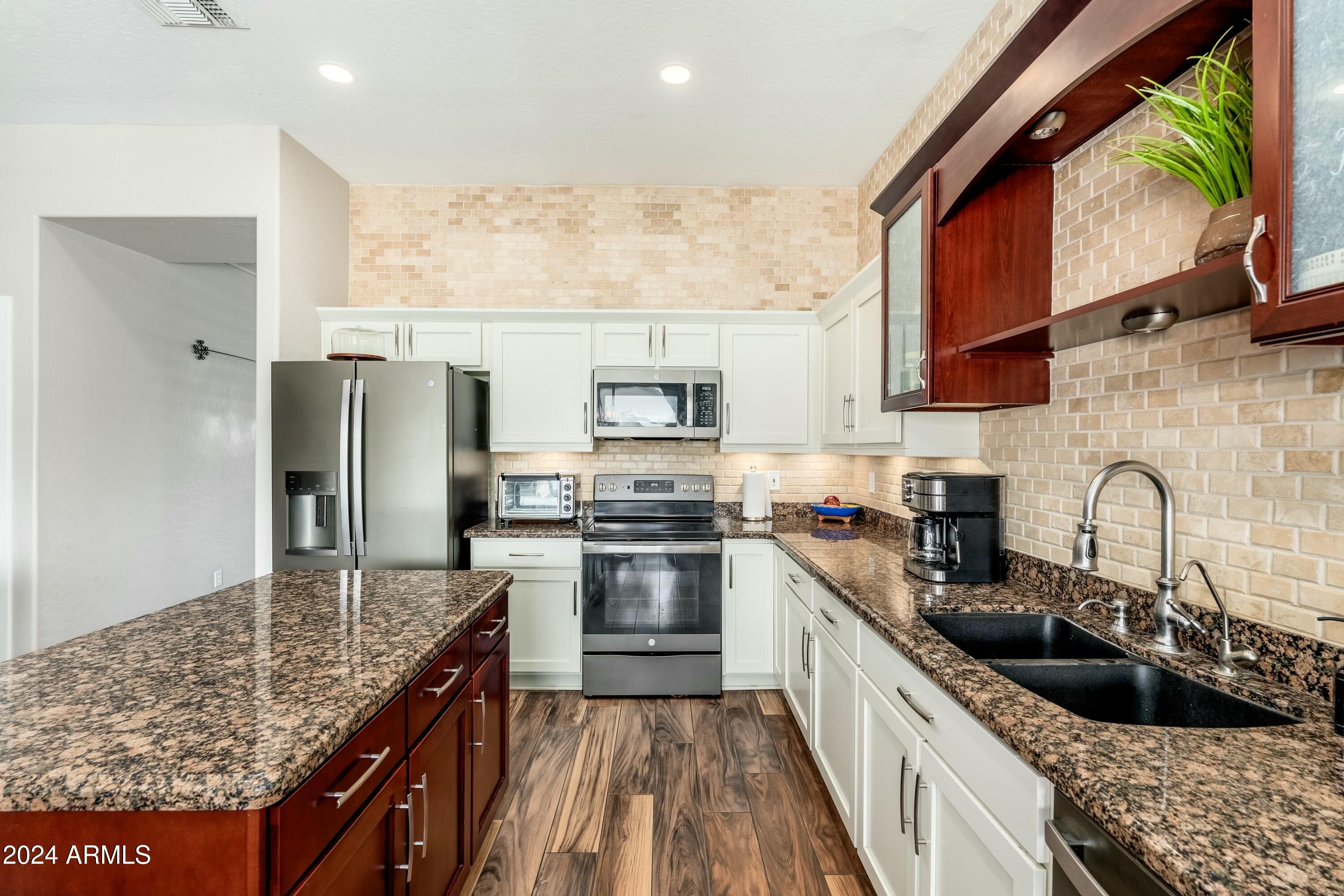 2257 W PERIWINKLE Way