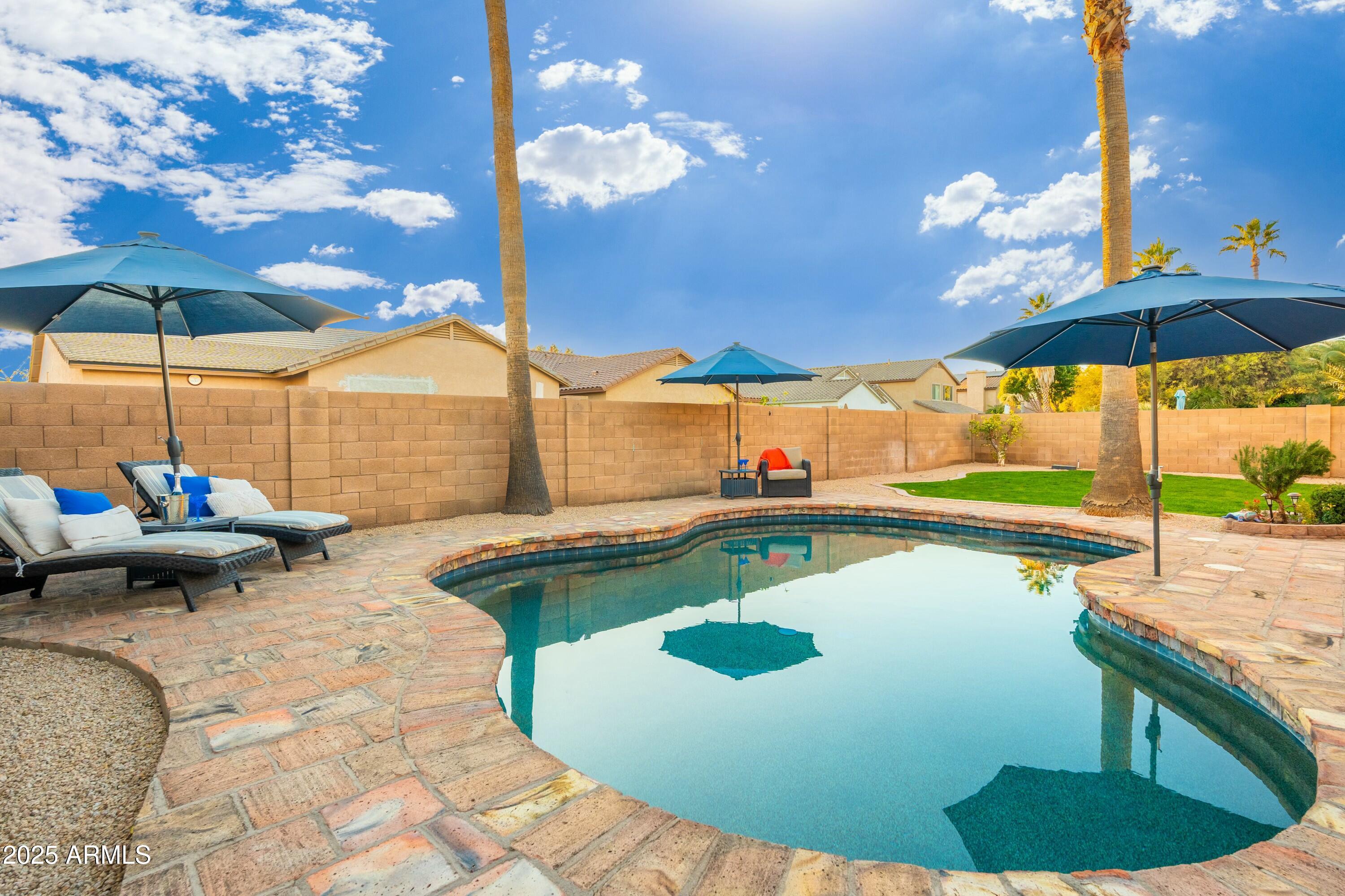 2257 W PERIWINKLE Way