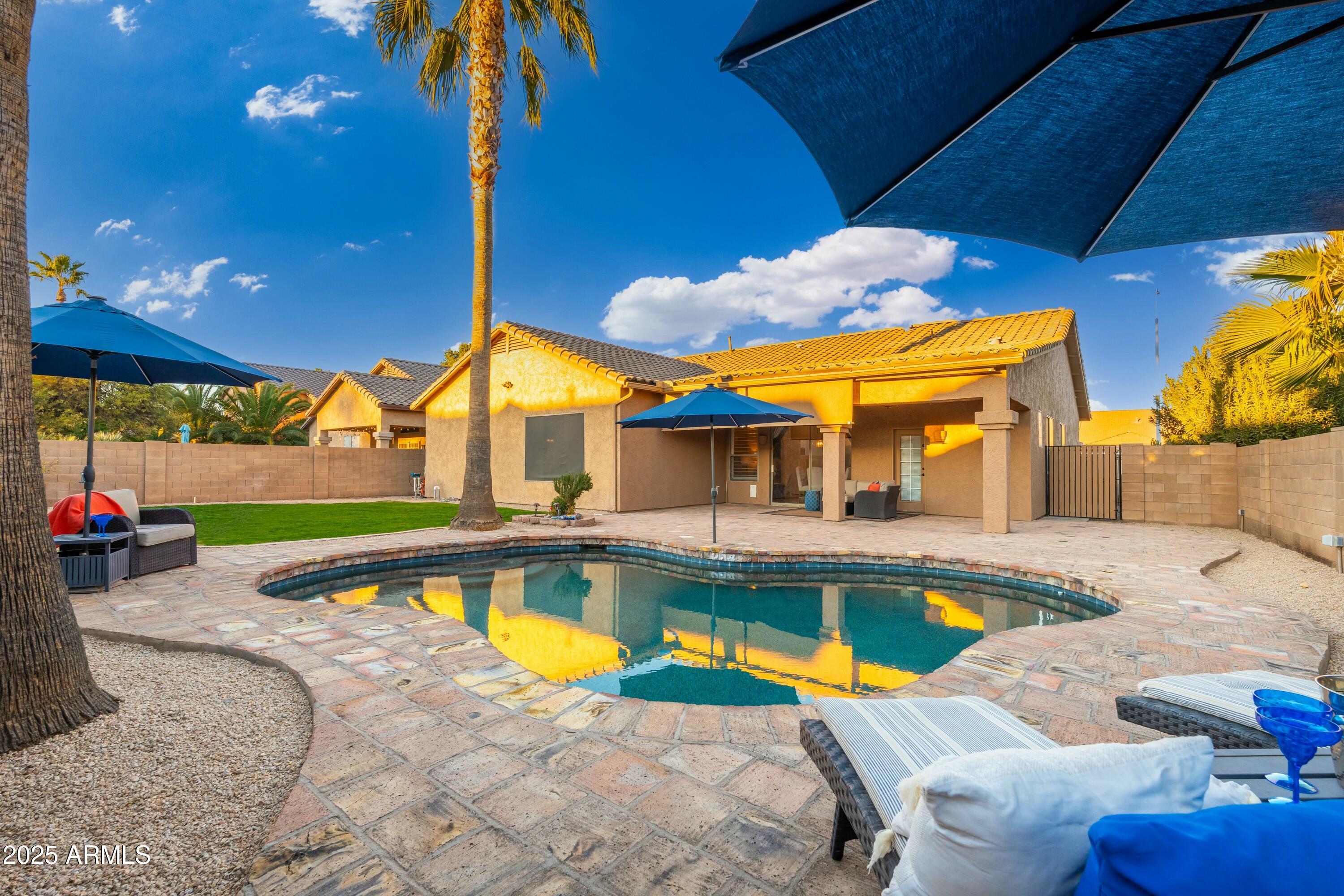 2257 W PERIWINKLE Way