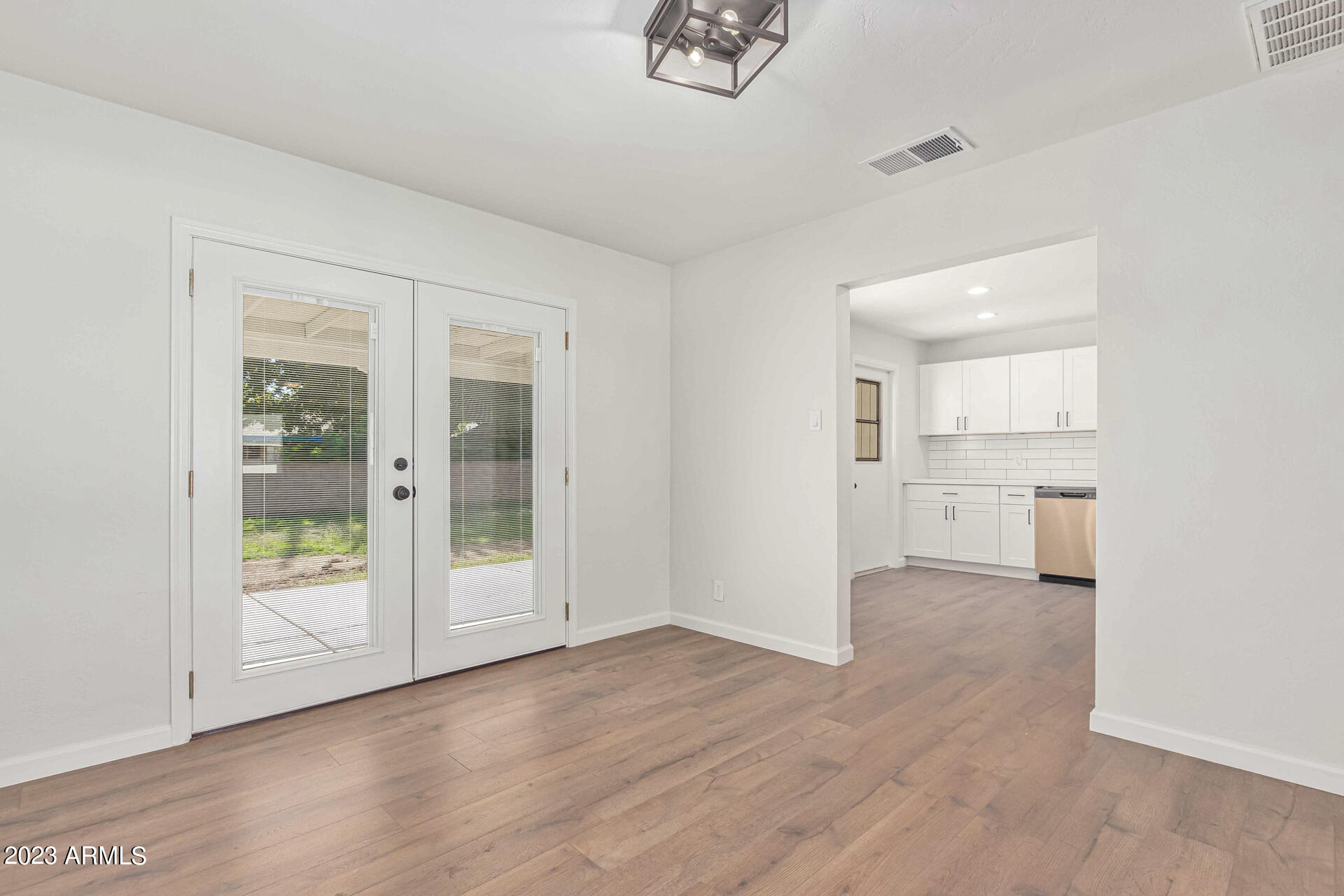 1325 E DON CARLOS Avenue