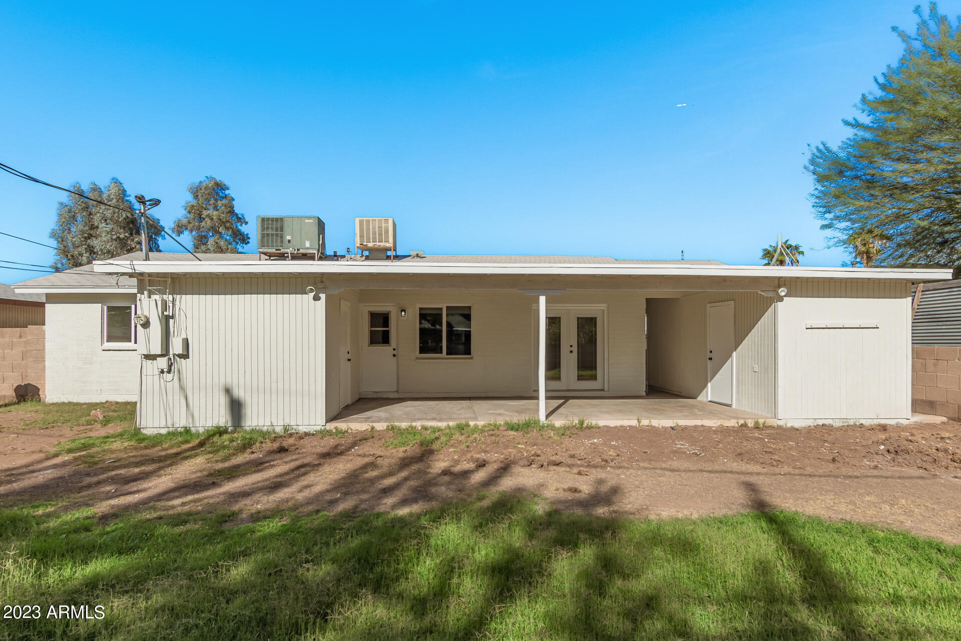 1325 E DON CARLOS Avenue