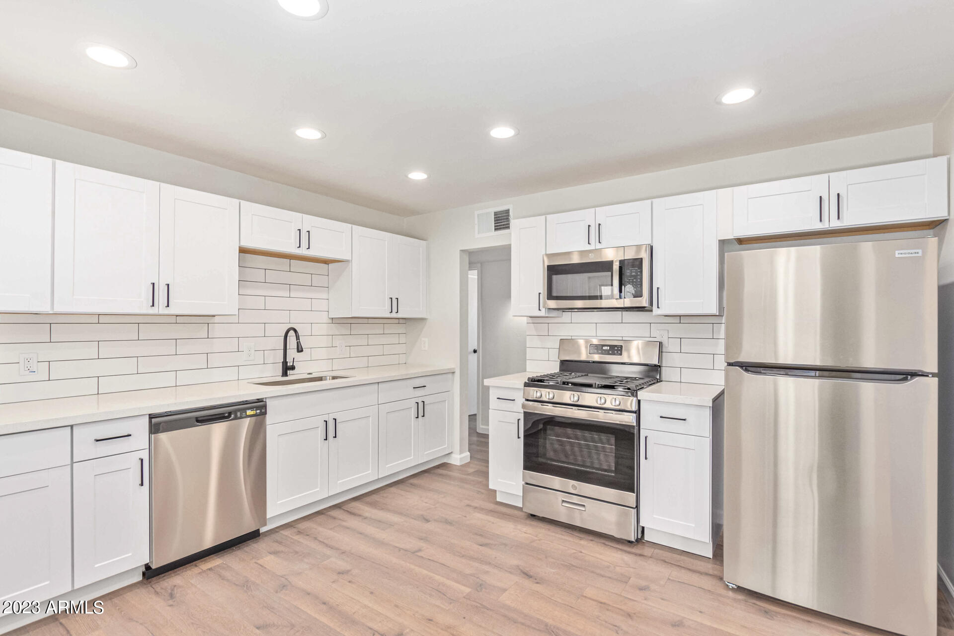 1325 E DON CARLOS Avenue